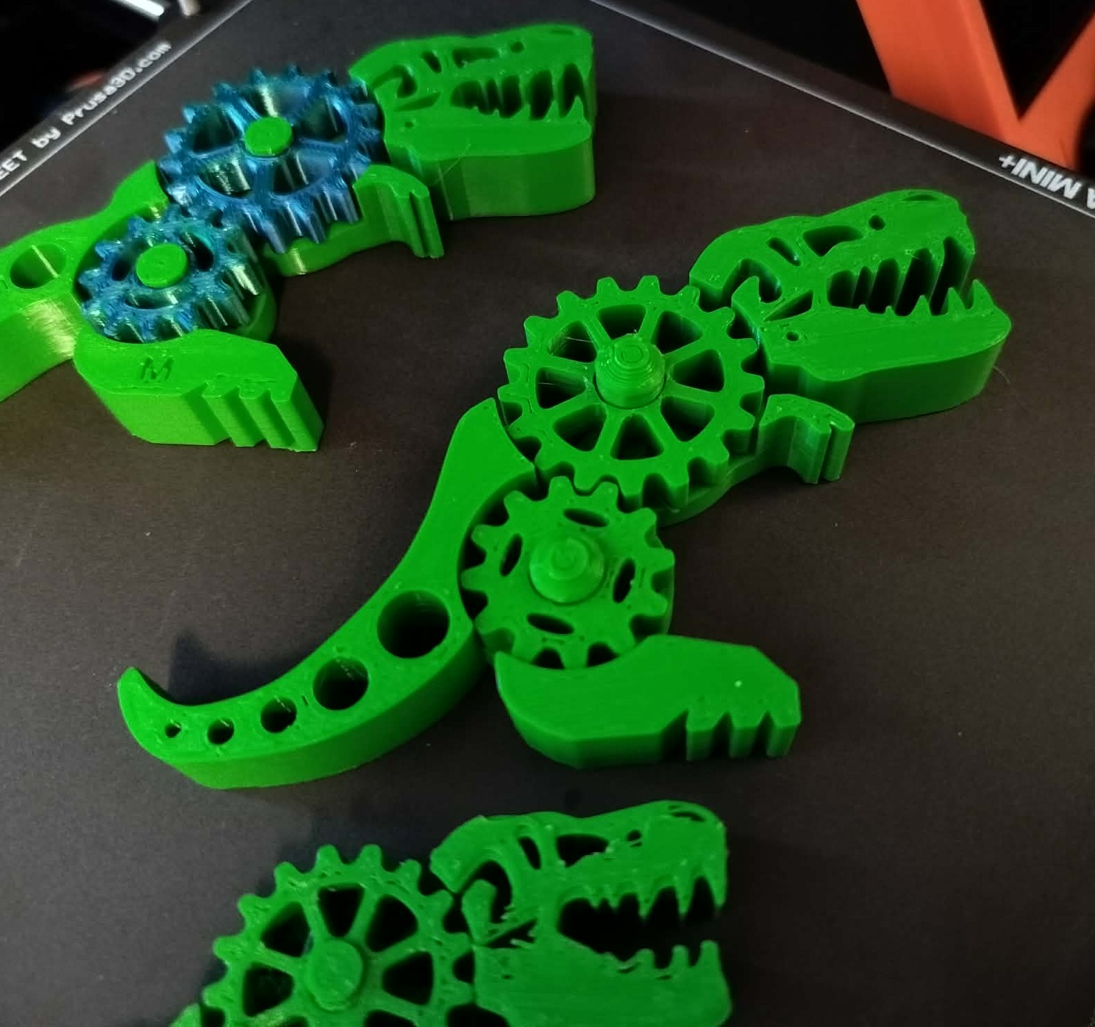 T-rex gear fidget toy