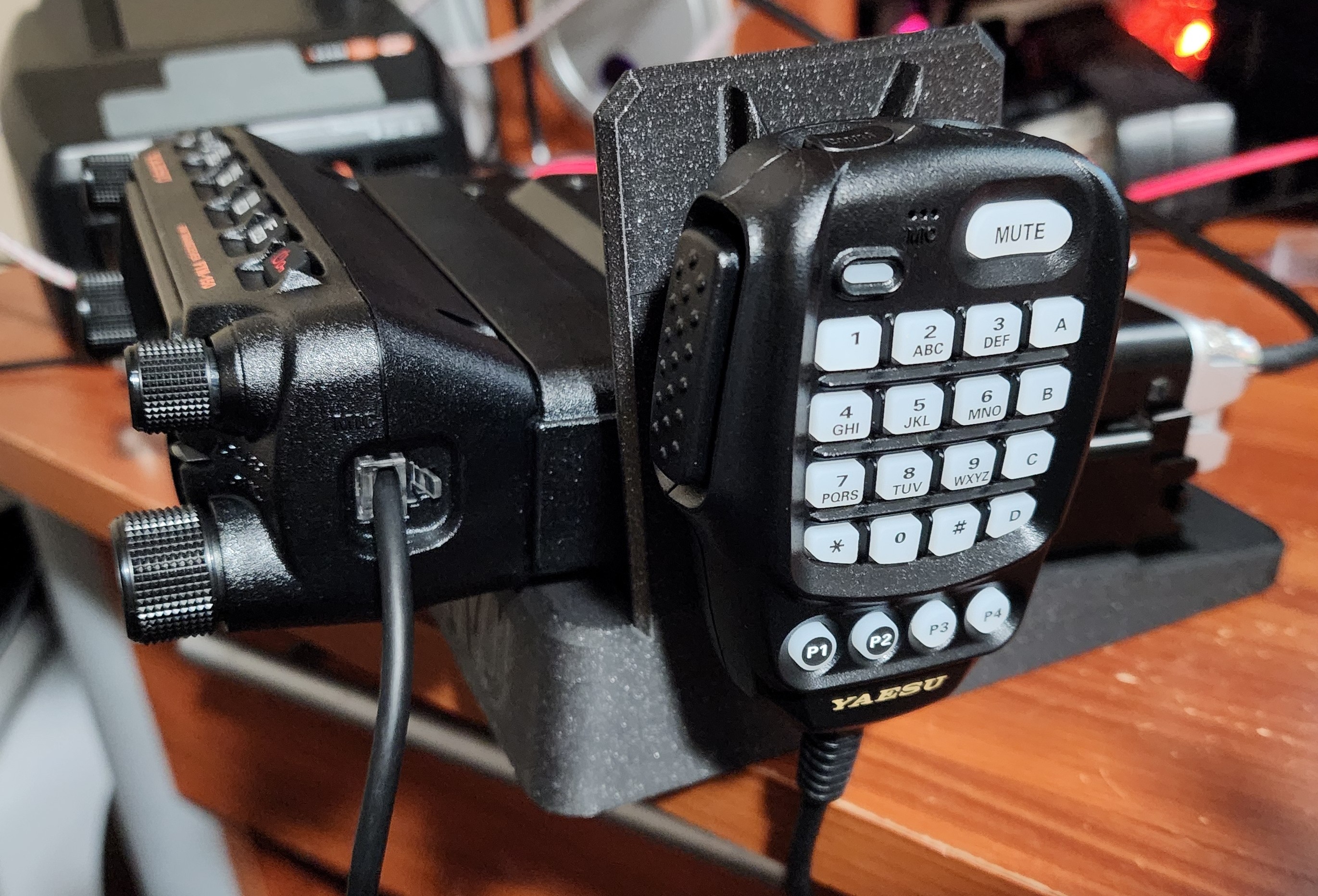 Yaesu FTM-150R Compatible Desktop Stand — miniatura 3