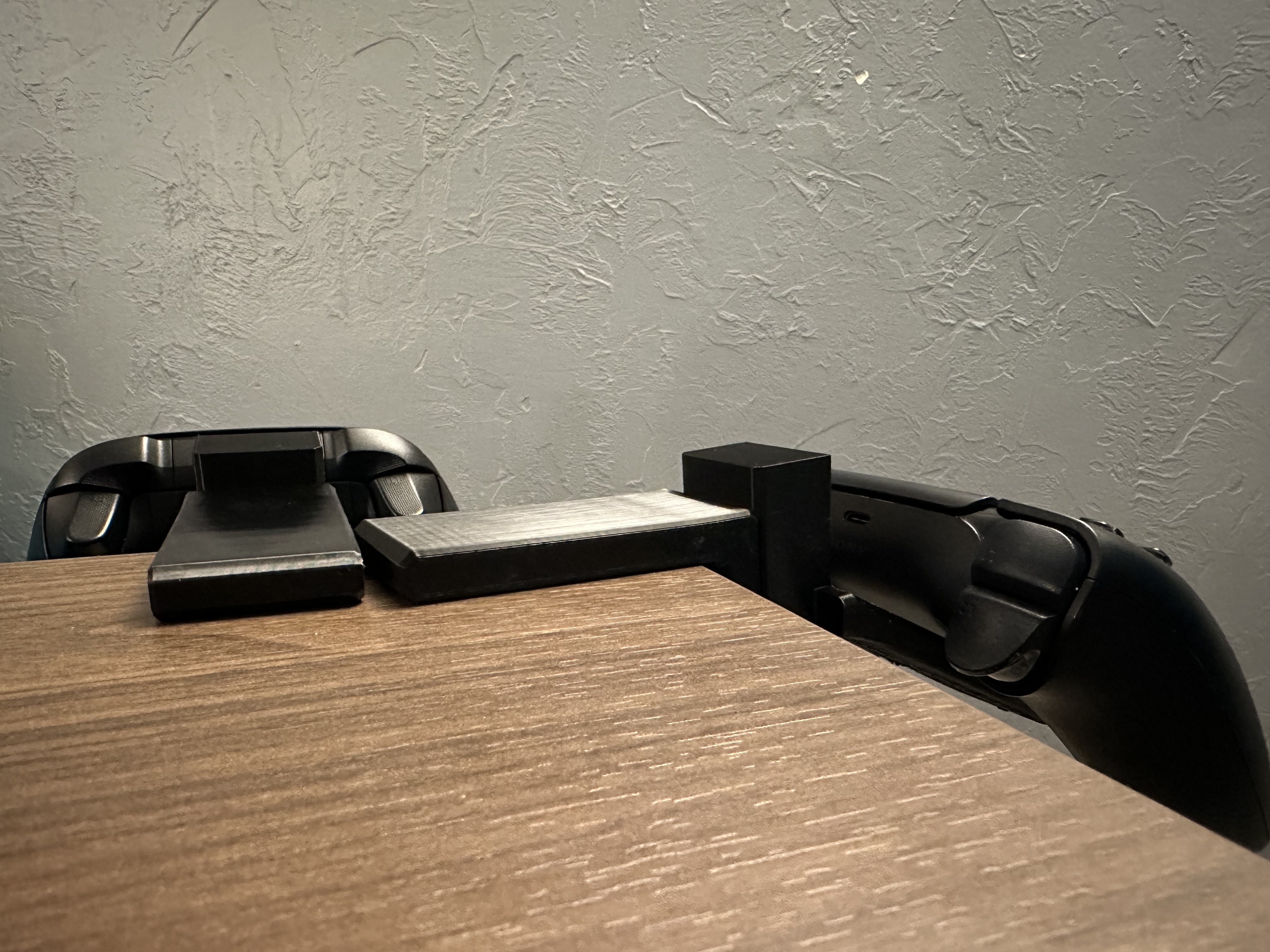 Universal Controller Holder – Modular Desk Clamp Compatible