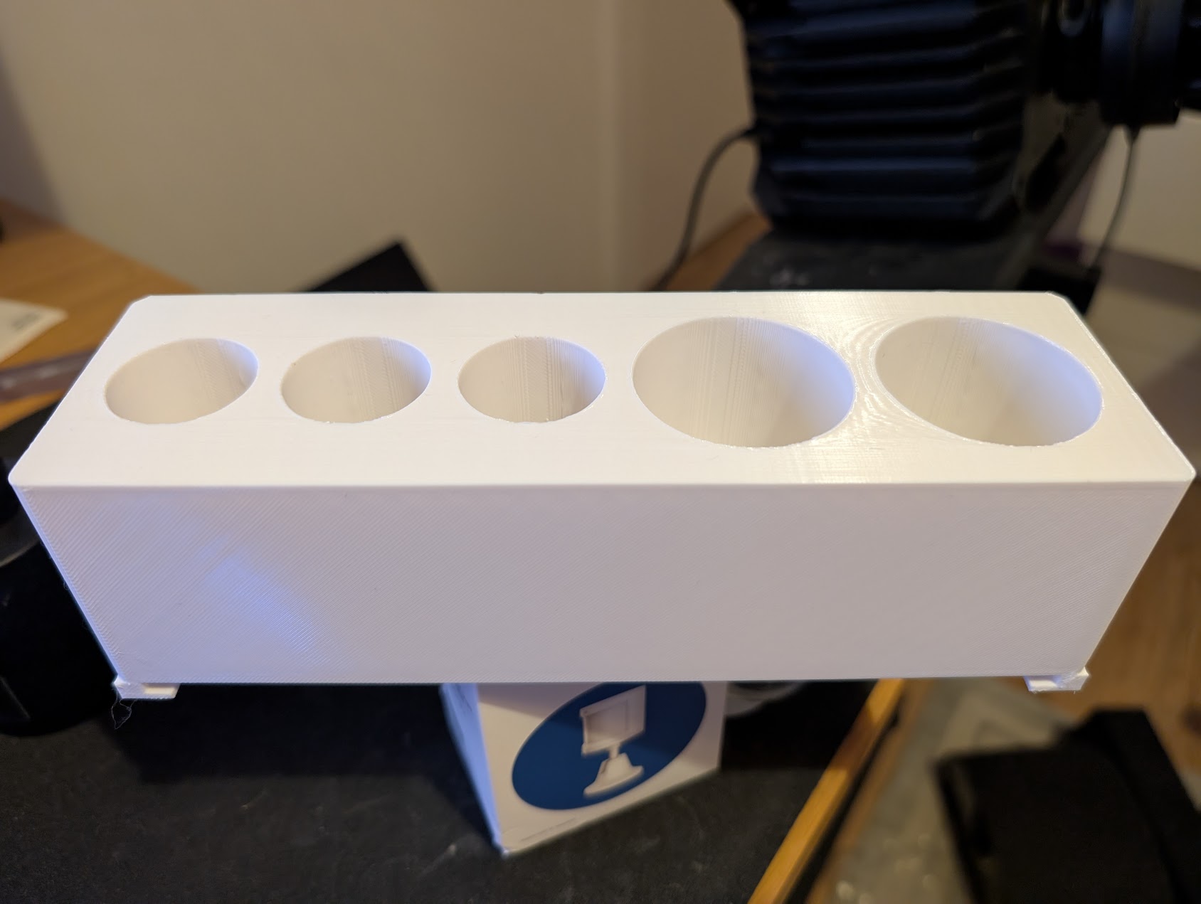 Toothbrush holder with a detachable drip tray