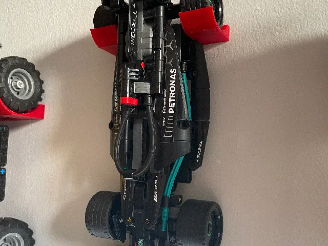 Wall mount for LEGO Mercedes-AMG F1 42165