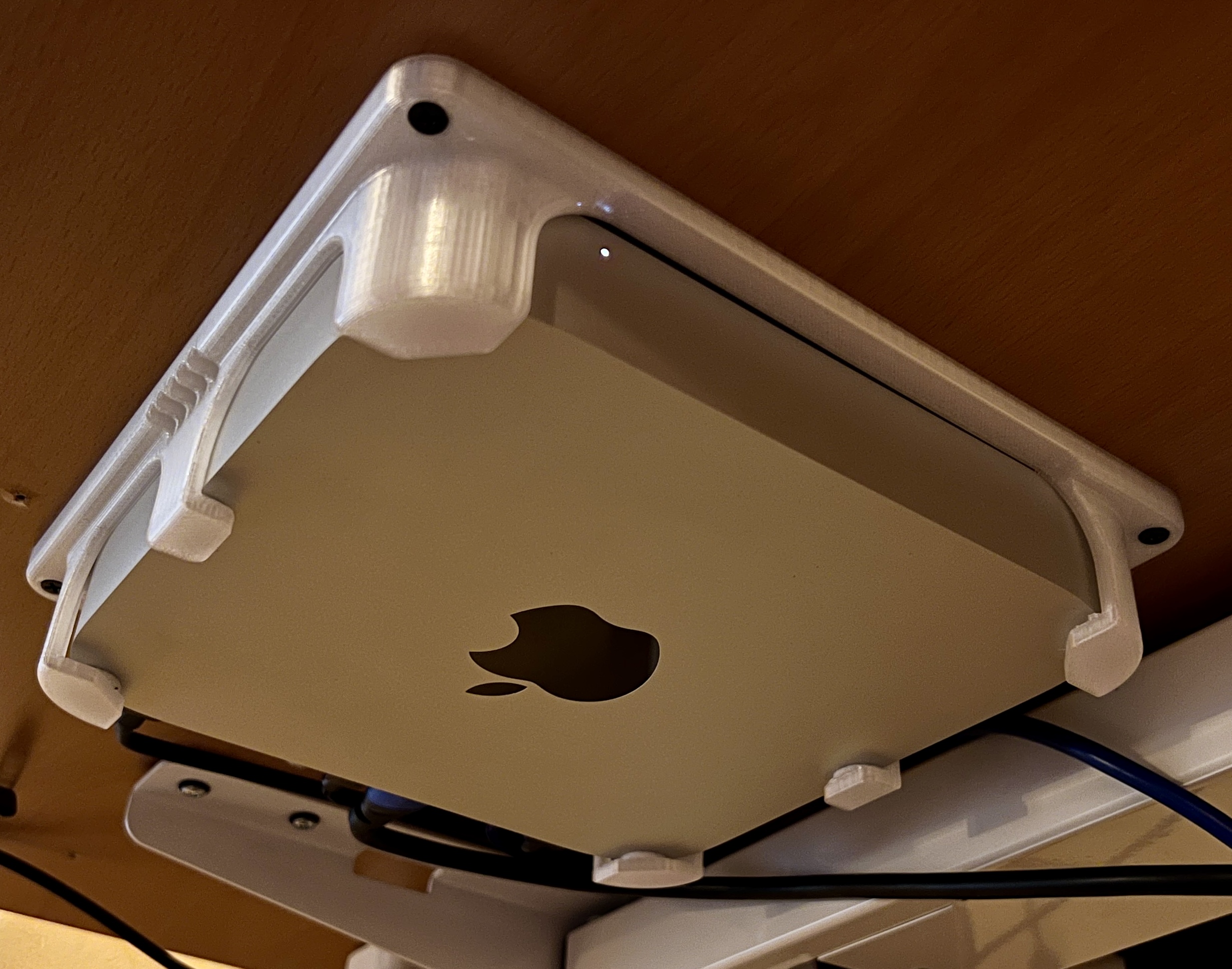 Mac mini M1 (2020) – Under-Desk Mount