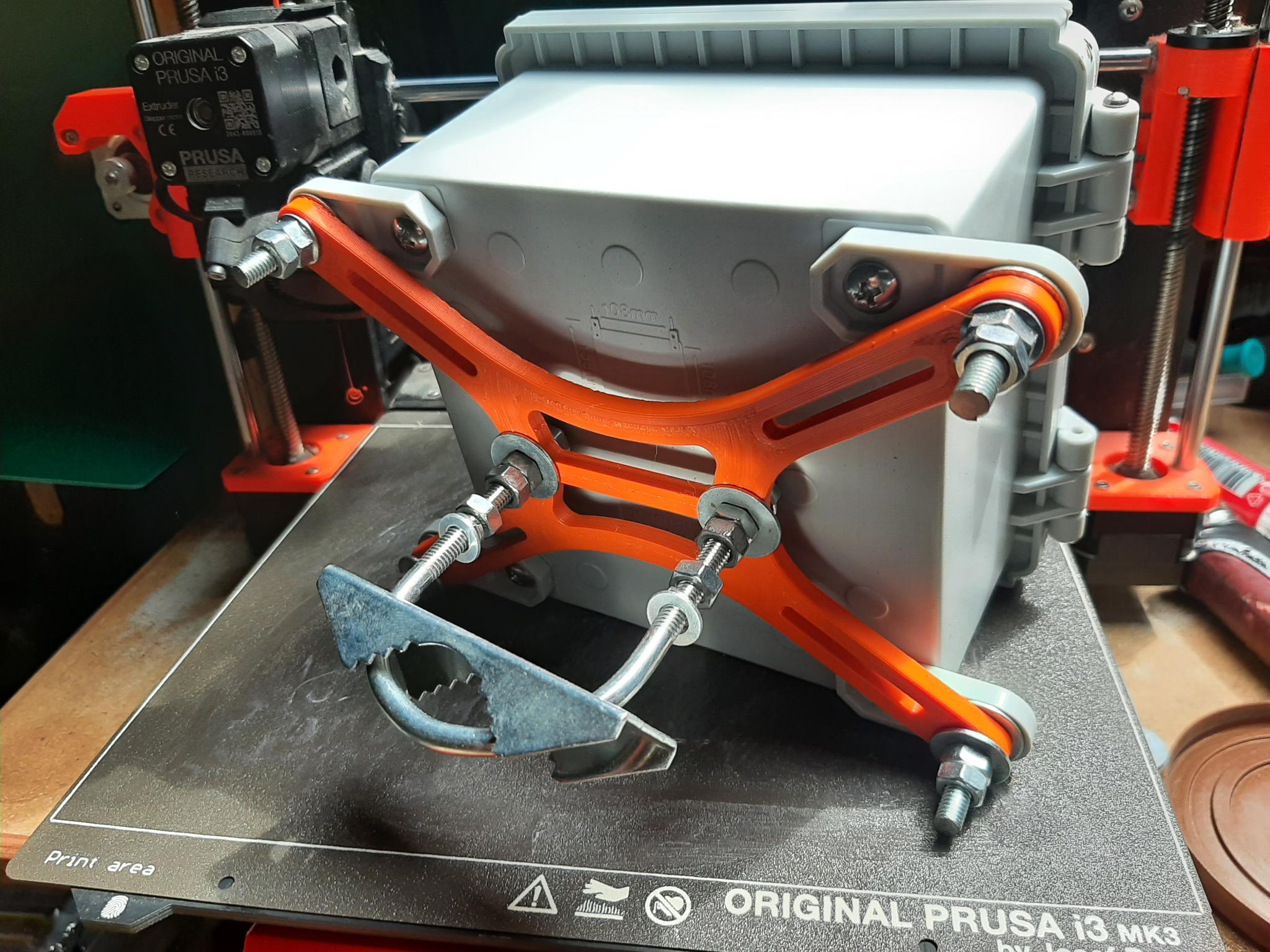 Parametric mast mount for MeshCore enclosure – FreeCAD
