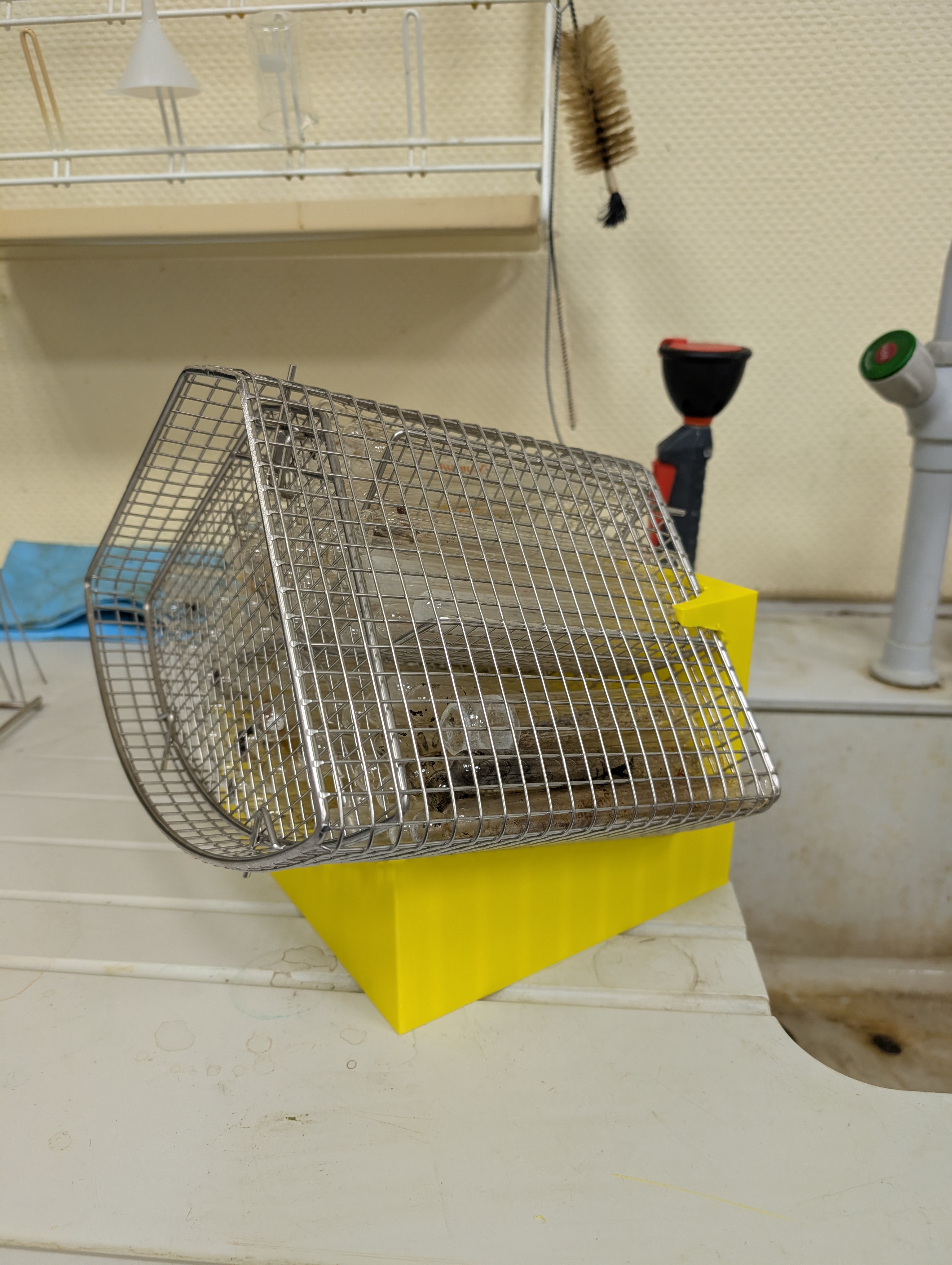 Laboratory Test Tube Basket Stand – Angled Drying & Pre-Drain Support