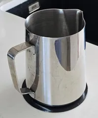 Knocking pad for tapping an espresso steamed milk jug