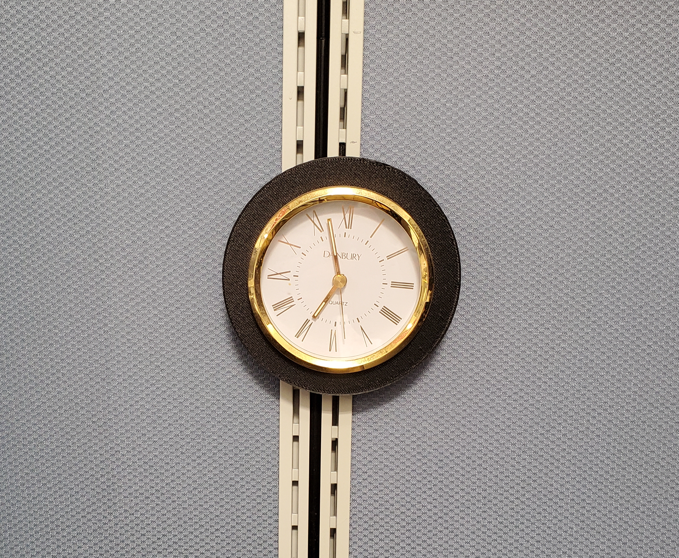 Cubicle Clock Hanger