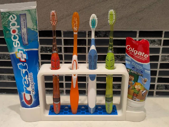 Toothbrush Holder 4 brushes + 2 toothpastes