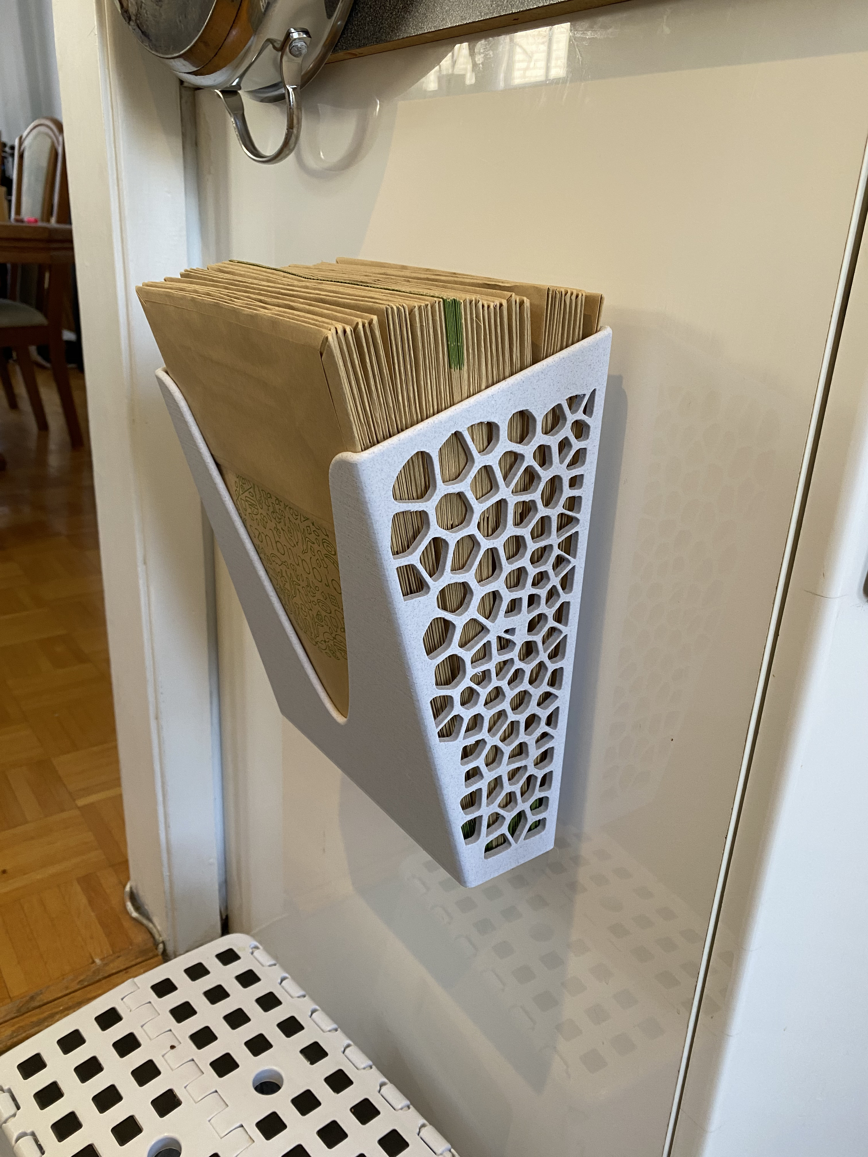 Organic waste bag (19mm x 29mm) storage