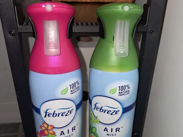 Febreze nozzle head collar mount