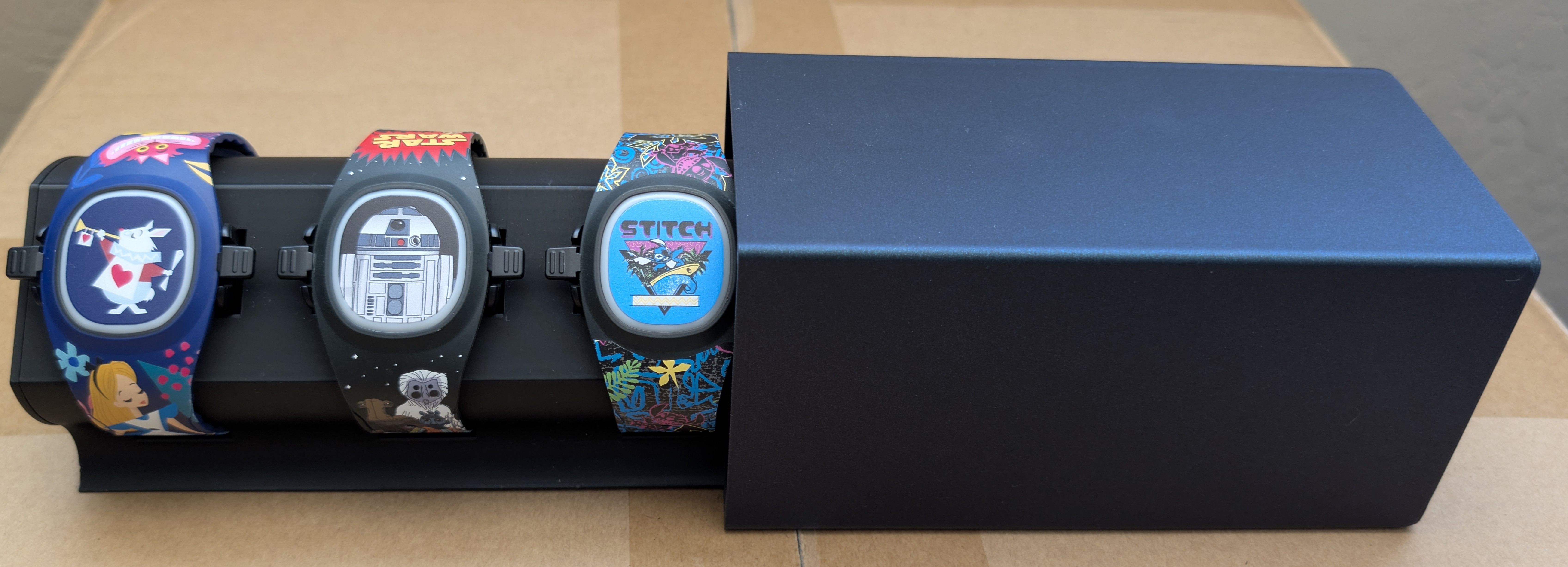 MagicBand+ Docking Station with Protective Shell — thumbnail 10