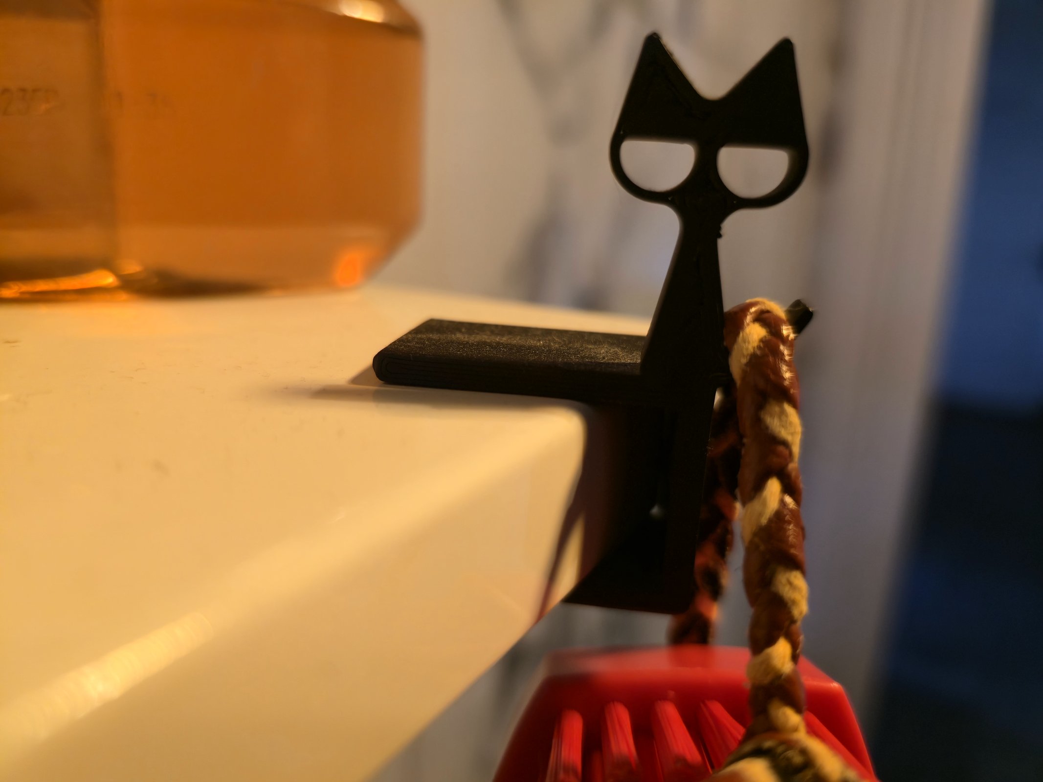 simple unimpressed cat hook