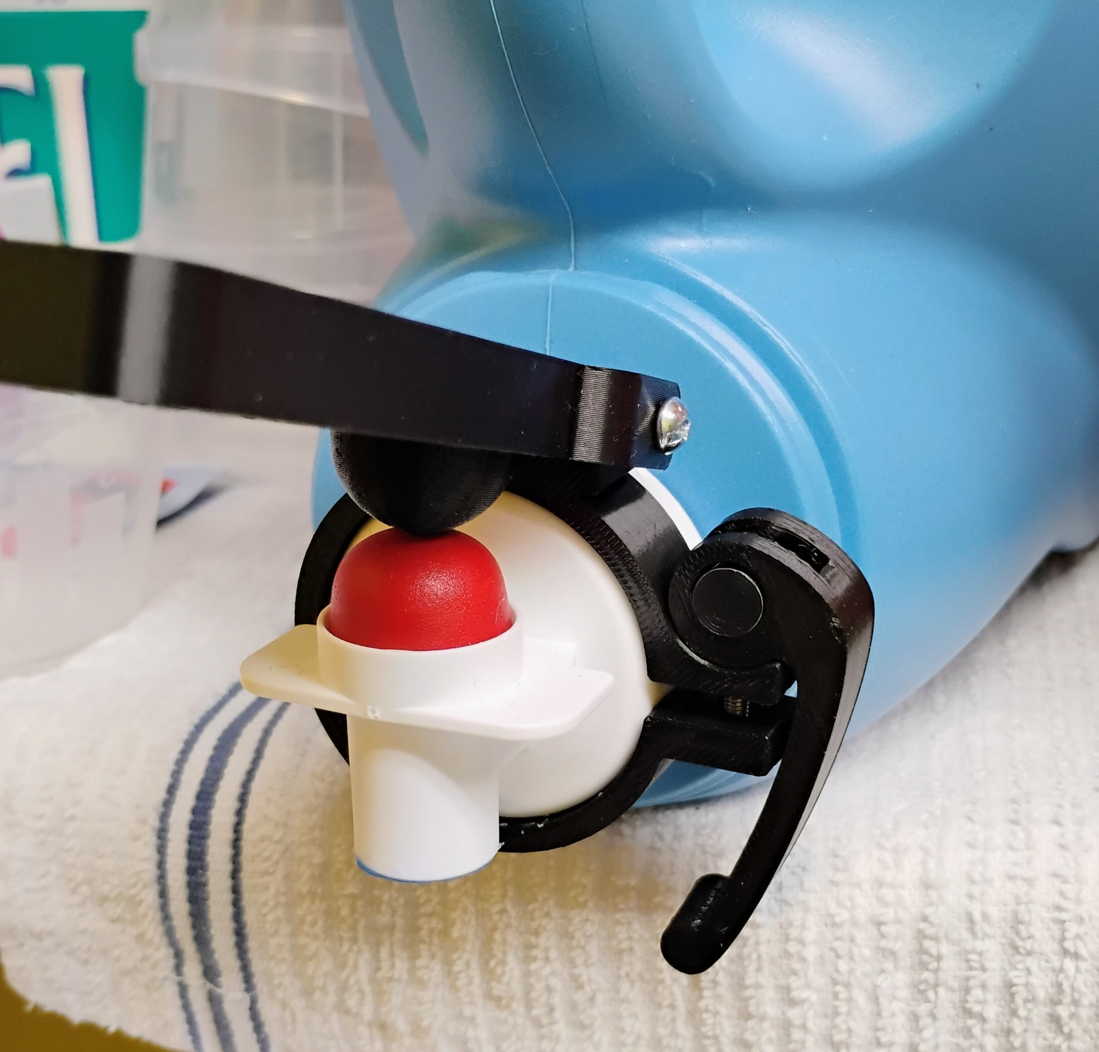 Laundry Detergent Bottle Lever for limited hand movement.