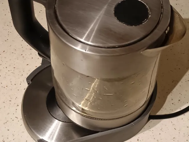 Safety stand under the electric kettle - generator