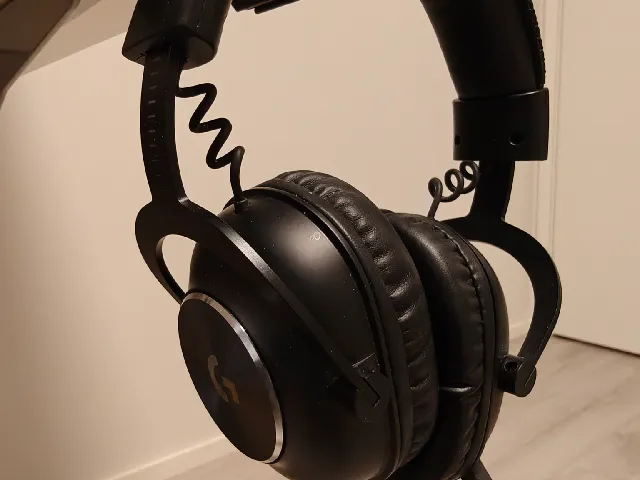 Retractable Headset Hanger