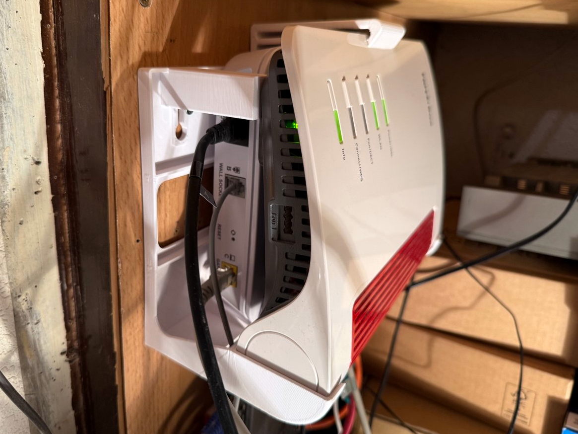 Montagerahmen für Fritzbox 7690 und Casa FTTdp Modem NDD-0305-01