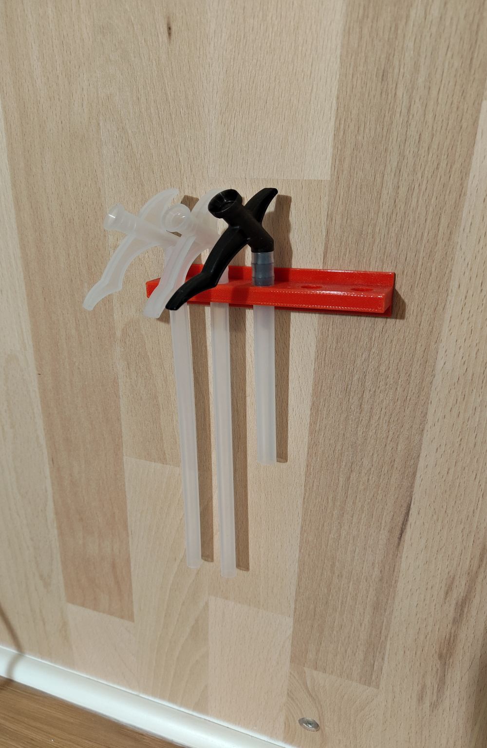 Expanding foam nozzle holder