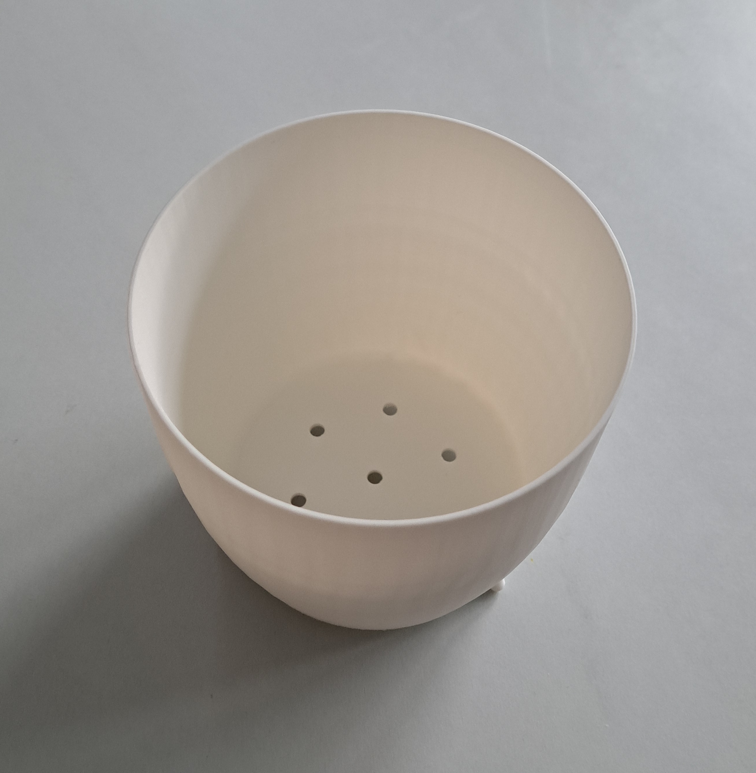 A simple thin plant pot liner