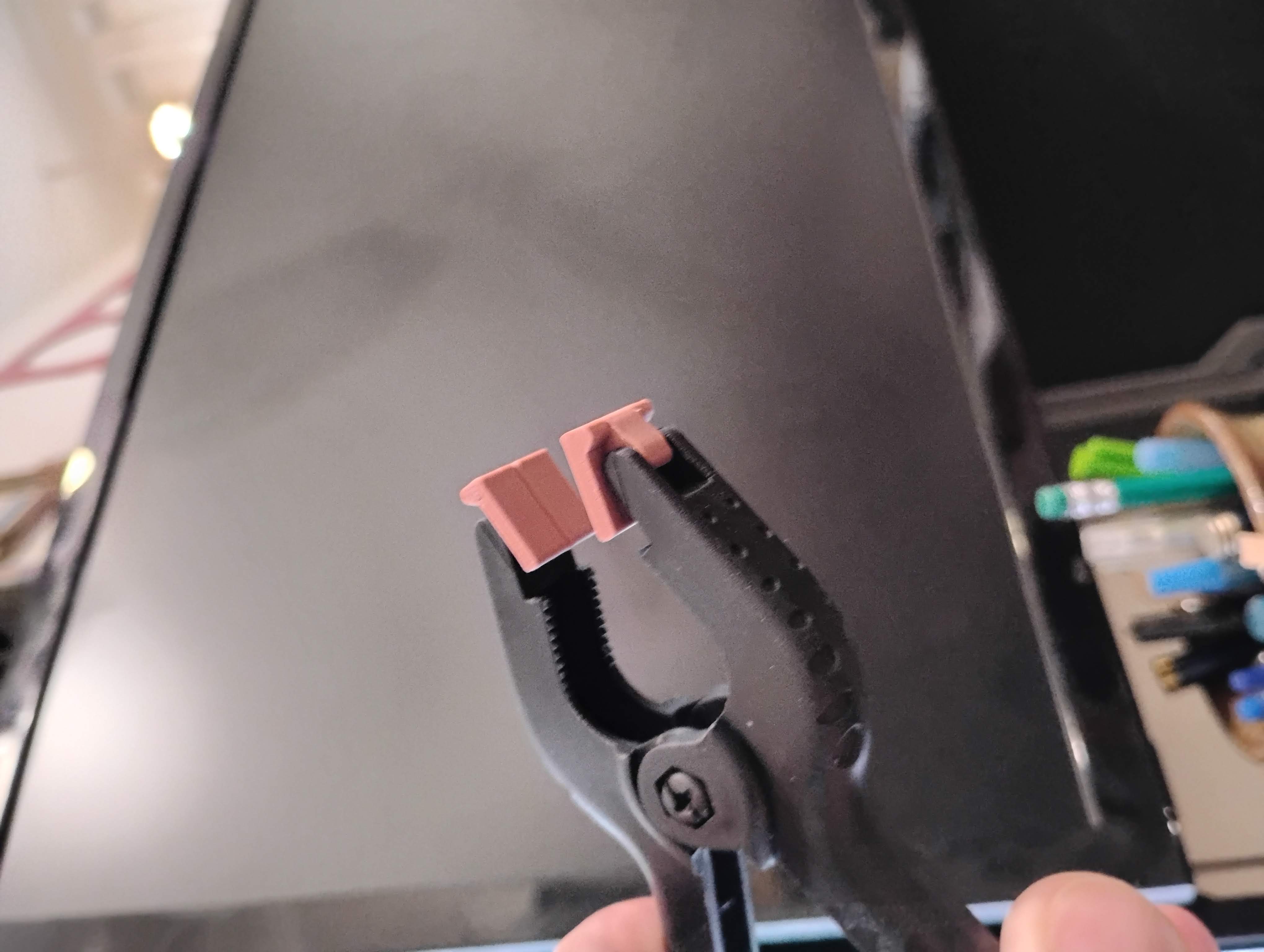 Replacement swivel jaw for mini spring clamps