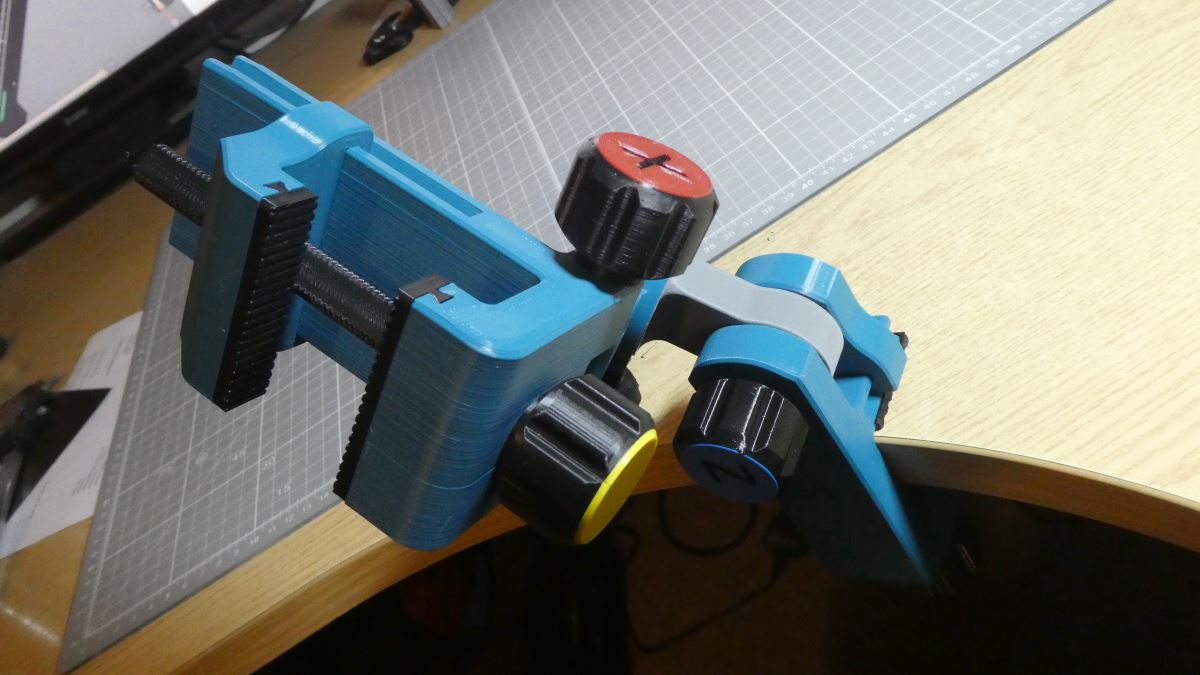 Miniatura 8 do modelo 3D Three Axis Table Vise