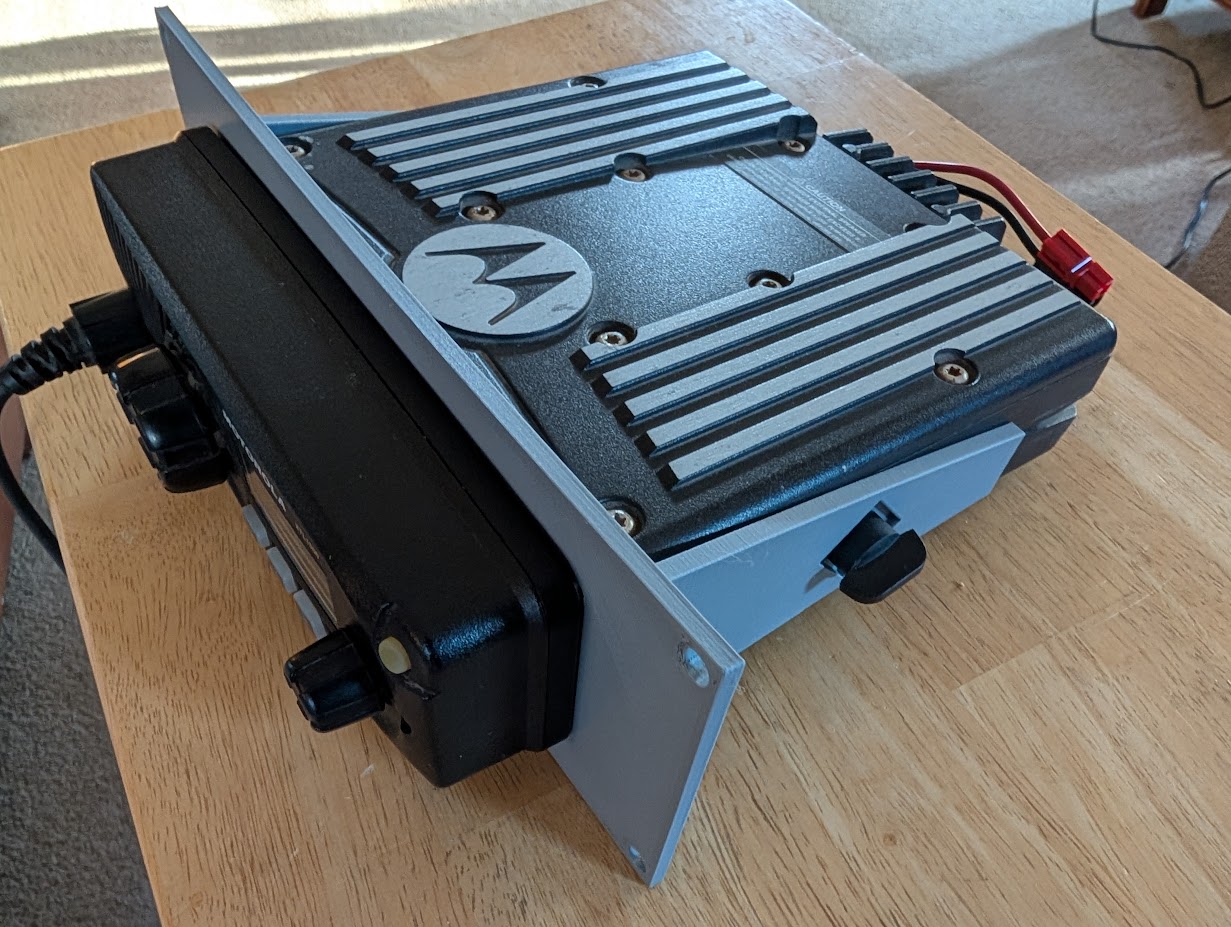 XTL1500 Faceplate / Trunnion for 10" server rack