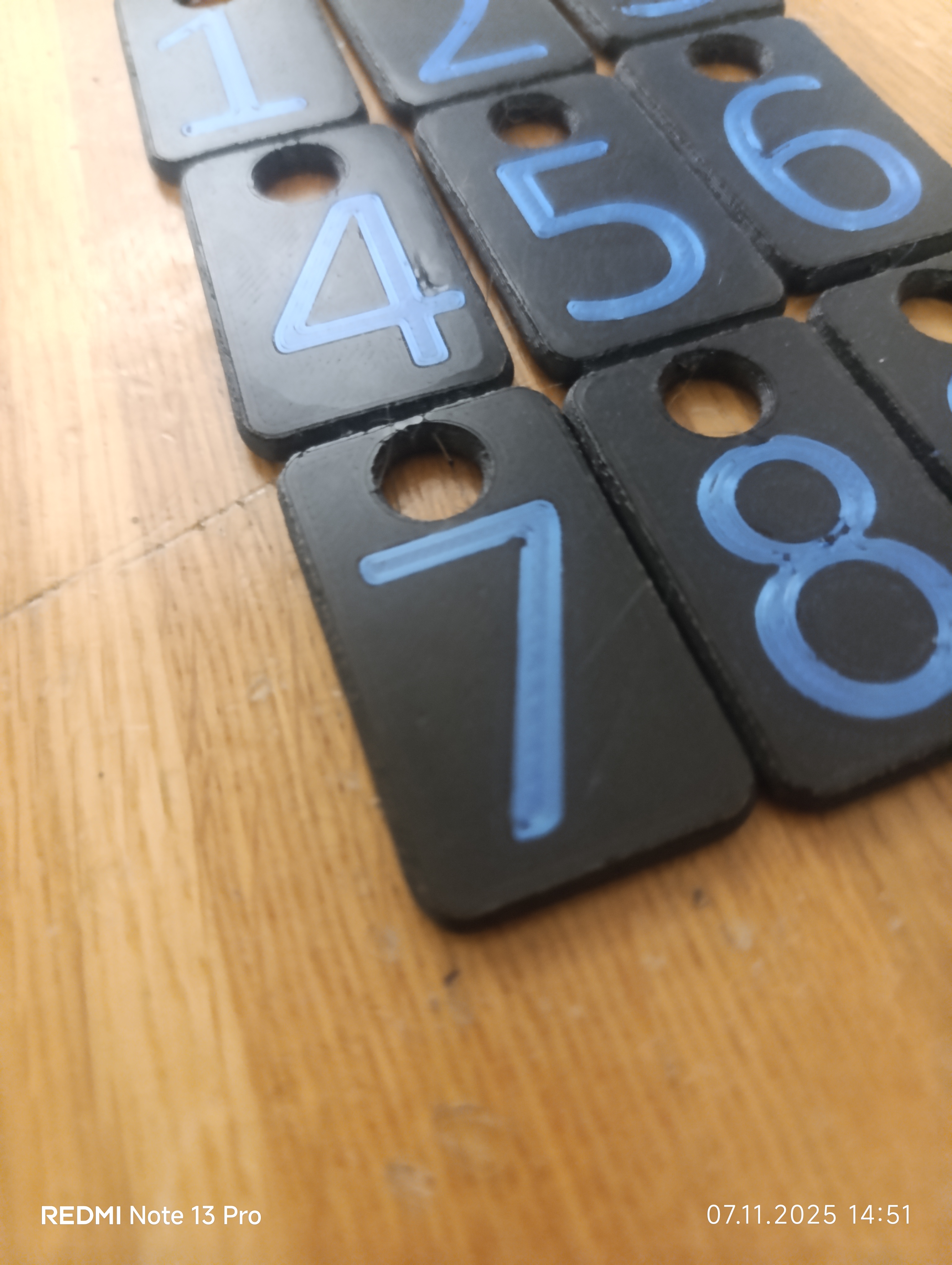 Keychains labeled 1-9 — miniatura 2
