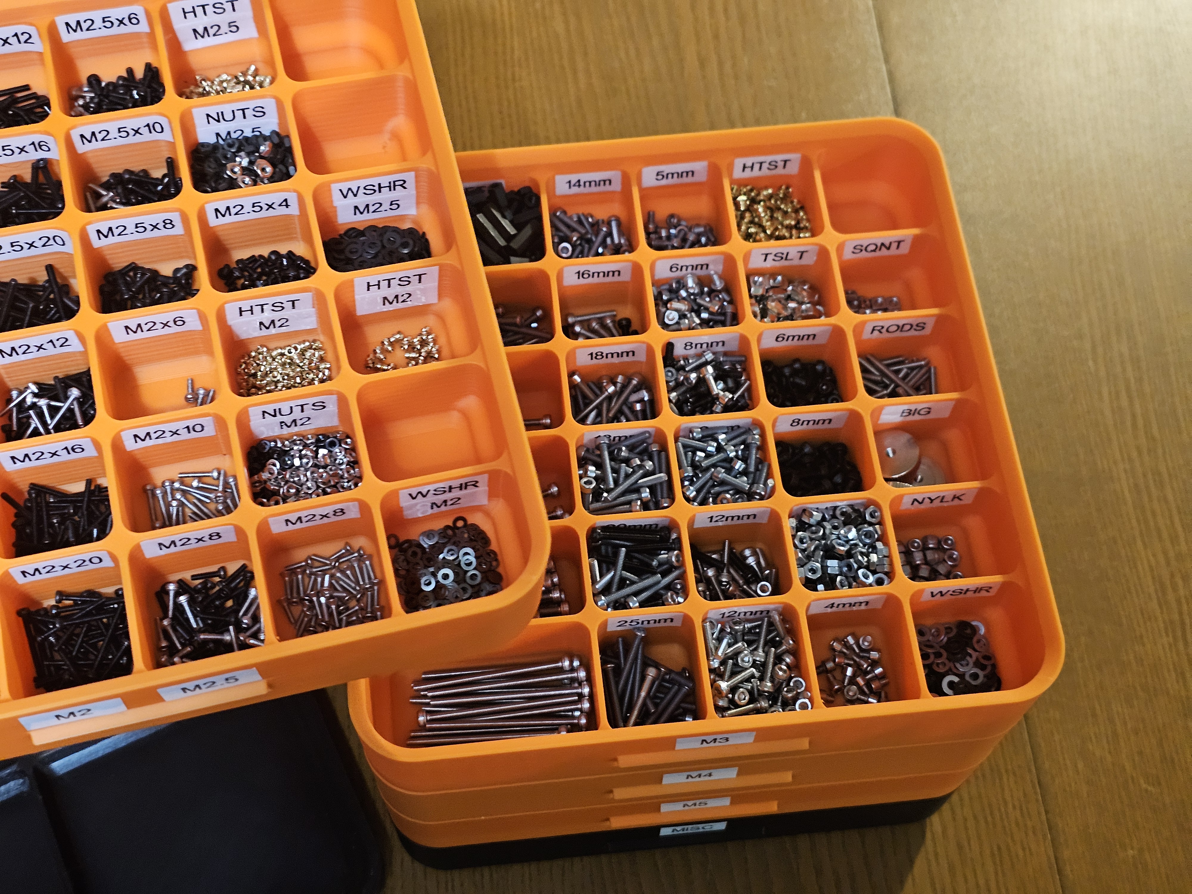Miniatura 12 do modelo 3D Stackable Screw Organiser