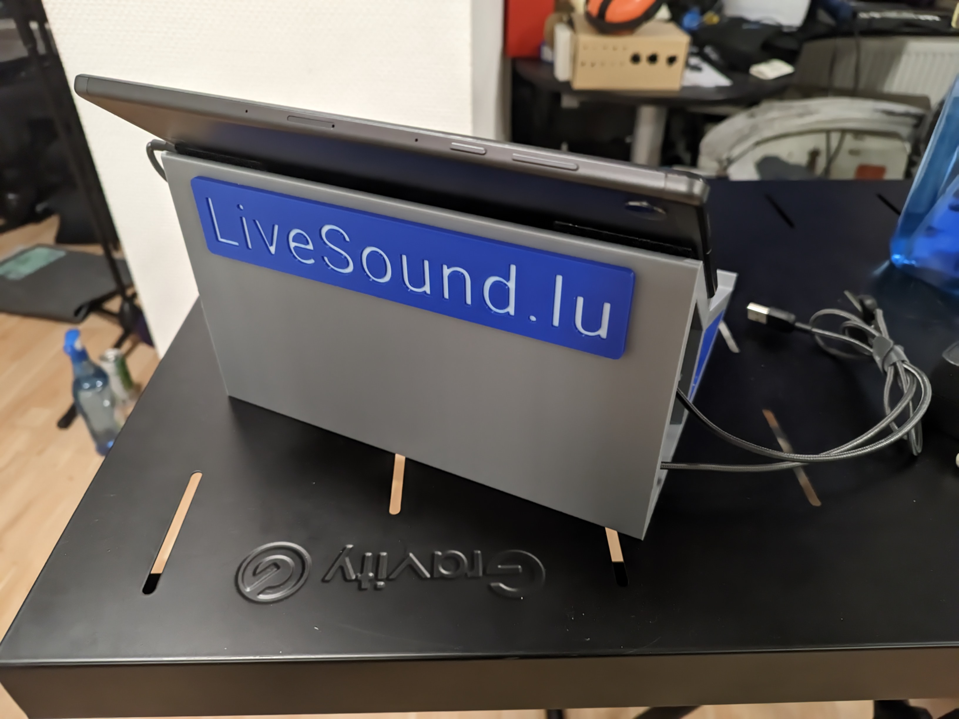 Two Tablet Holder - Portable Mixing Desk — thumbnail 3