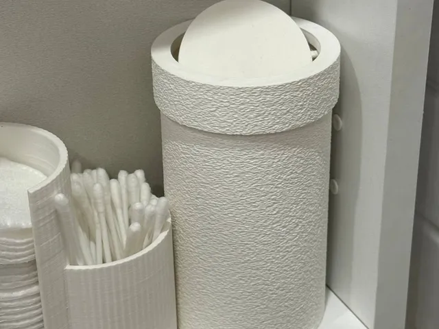 Small trash can with a rotating lid
