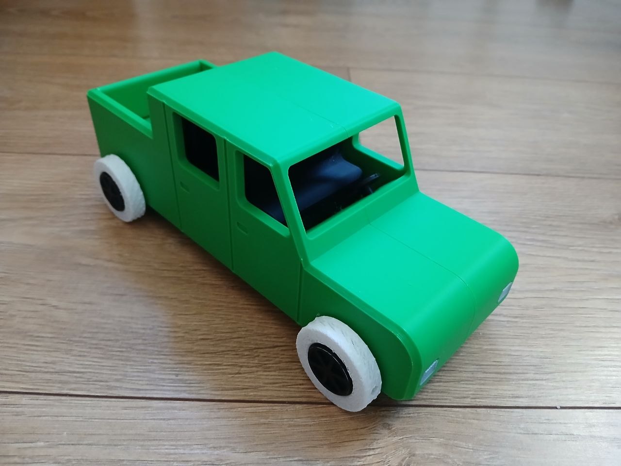 Pickup with TPU Wheels