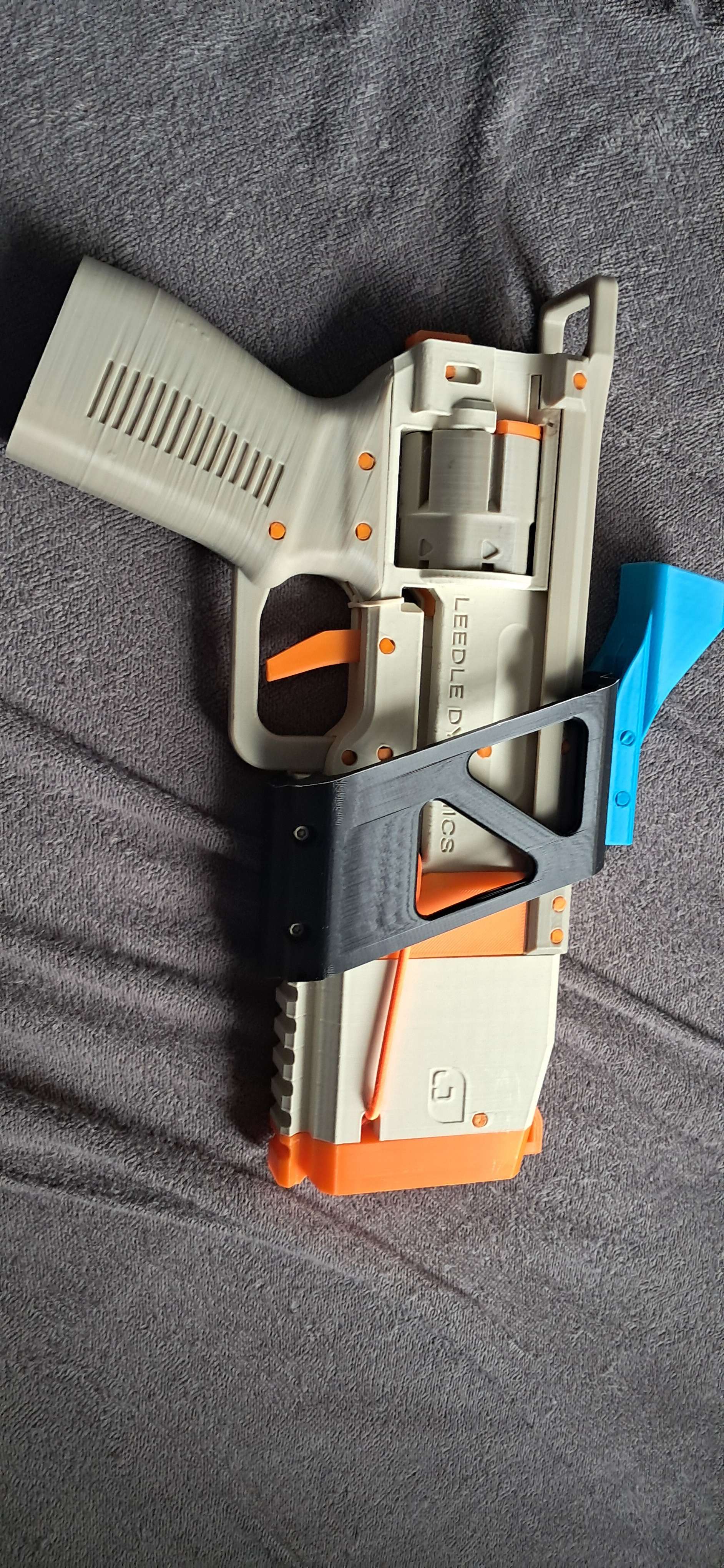 Sight mount for replicant and similar wide pistol blasters