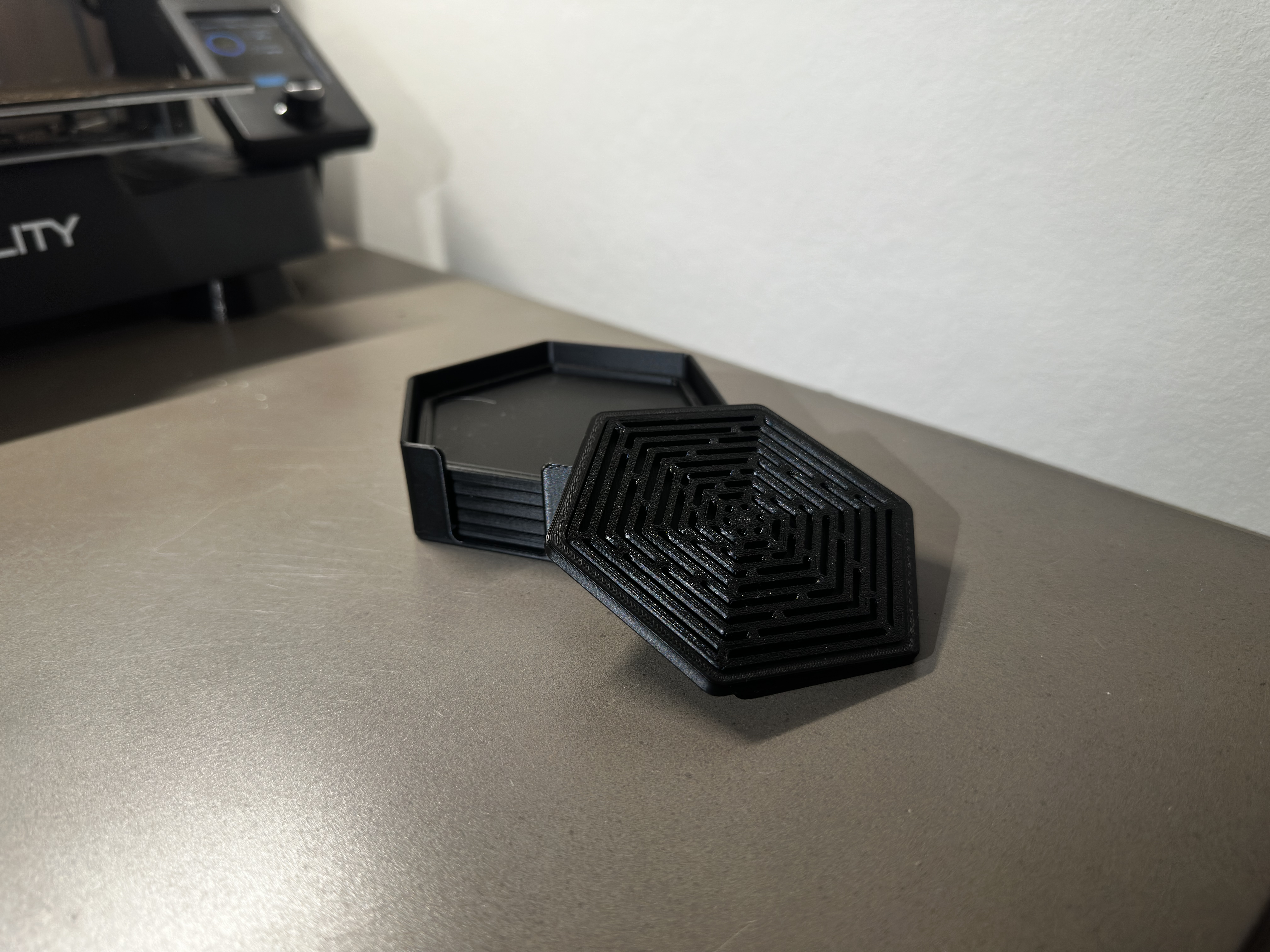 Miniatura 2 do modelo 3D Hex Coaster with Holder - Minimal and Stackable