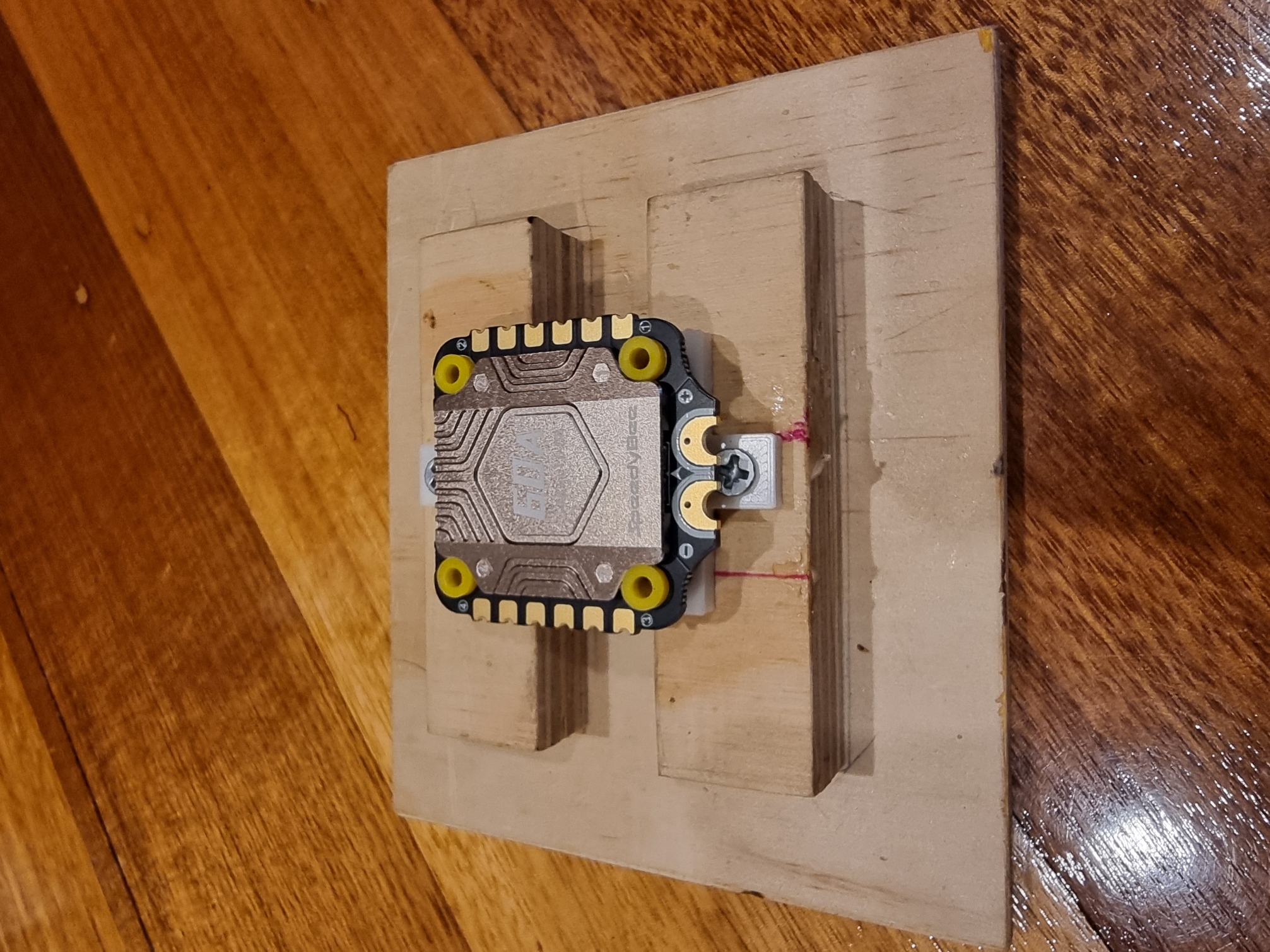 FPV ESC SOLDERING HELPING HAND (30x30)