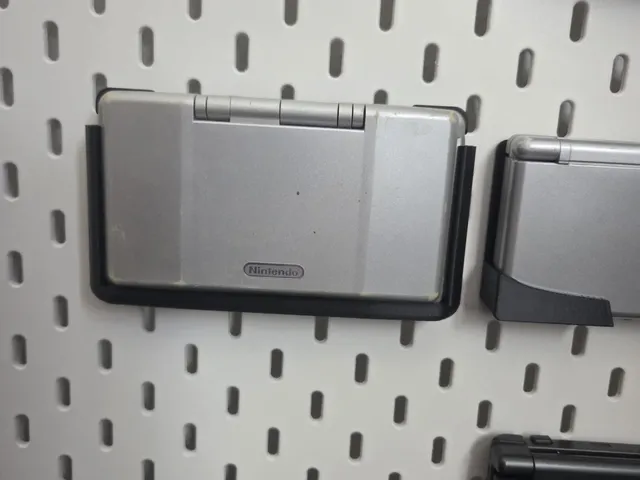 Nintendo DS (Phat DS) Skadis Mount