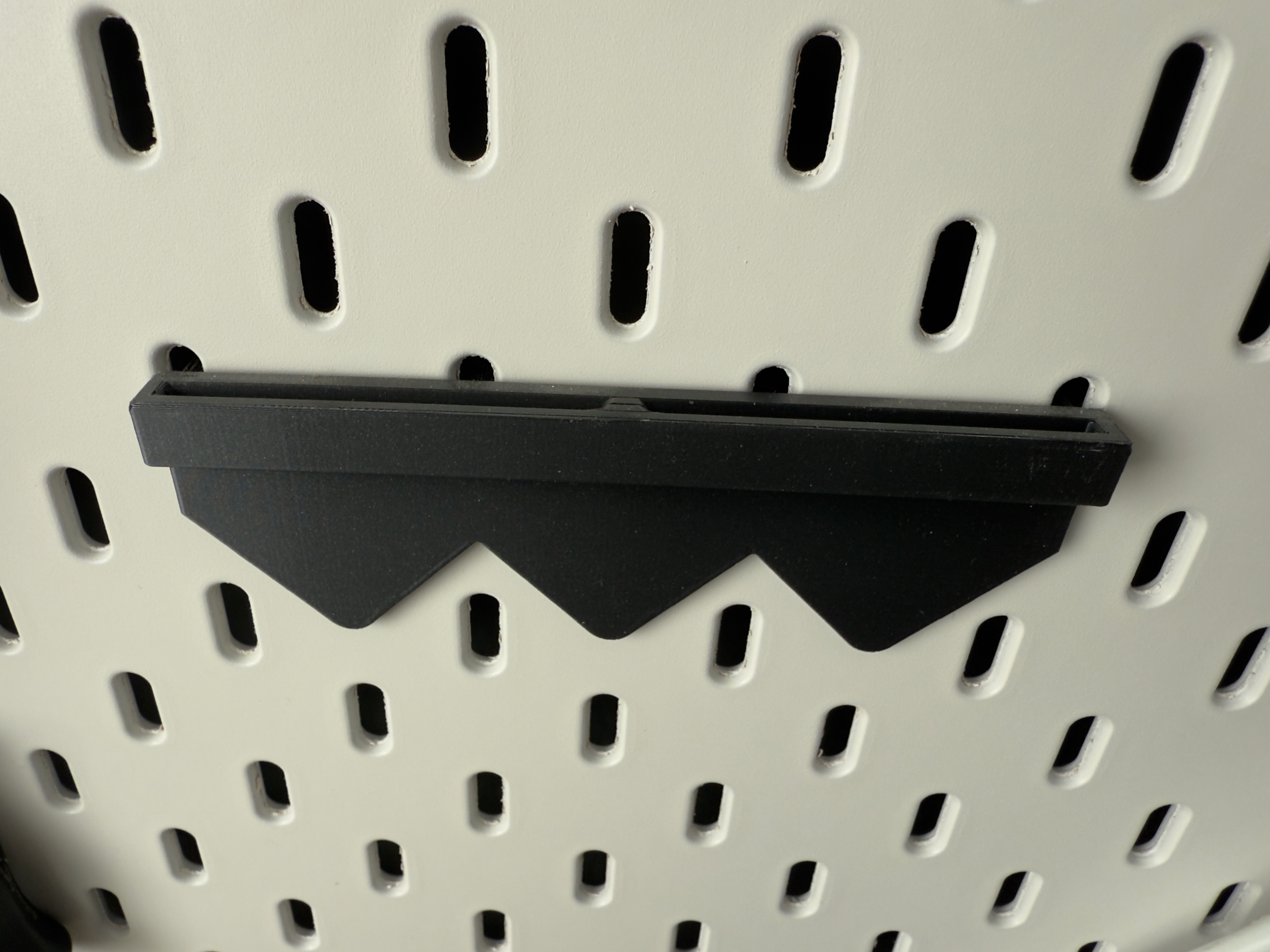 Skadis adapter for Brabantia trash bin