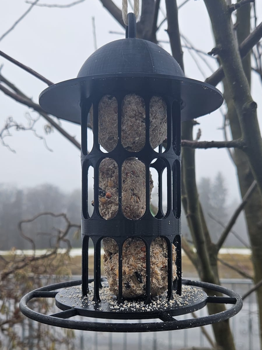Bird Feeder for Sued Balls ("Meisenknödel")