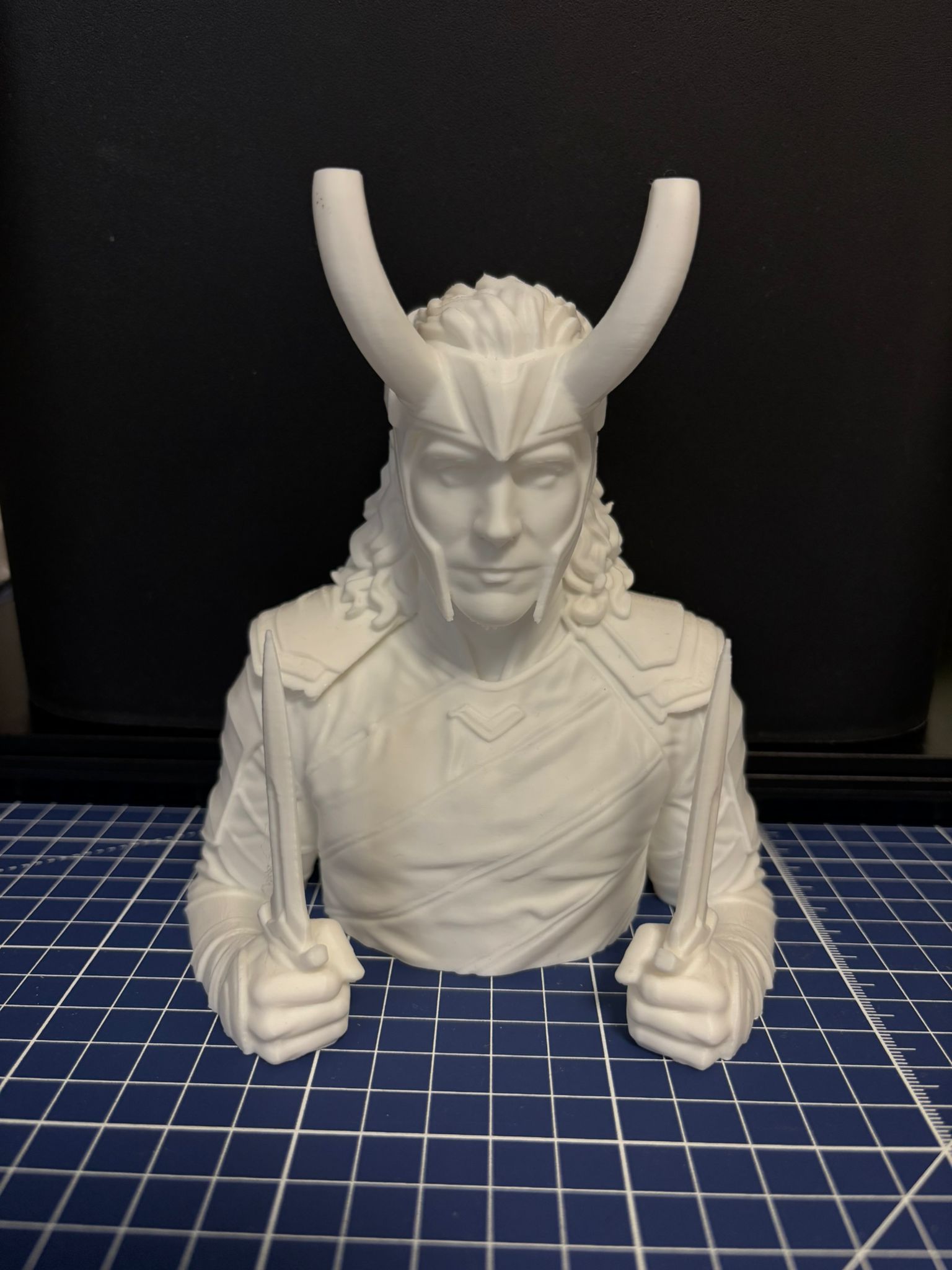 Loki buste