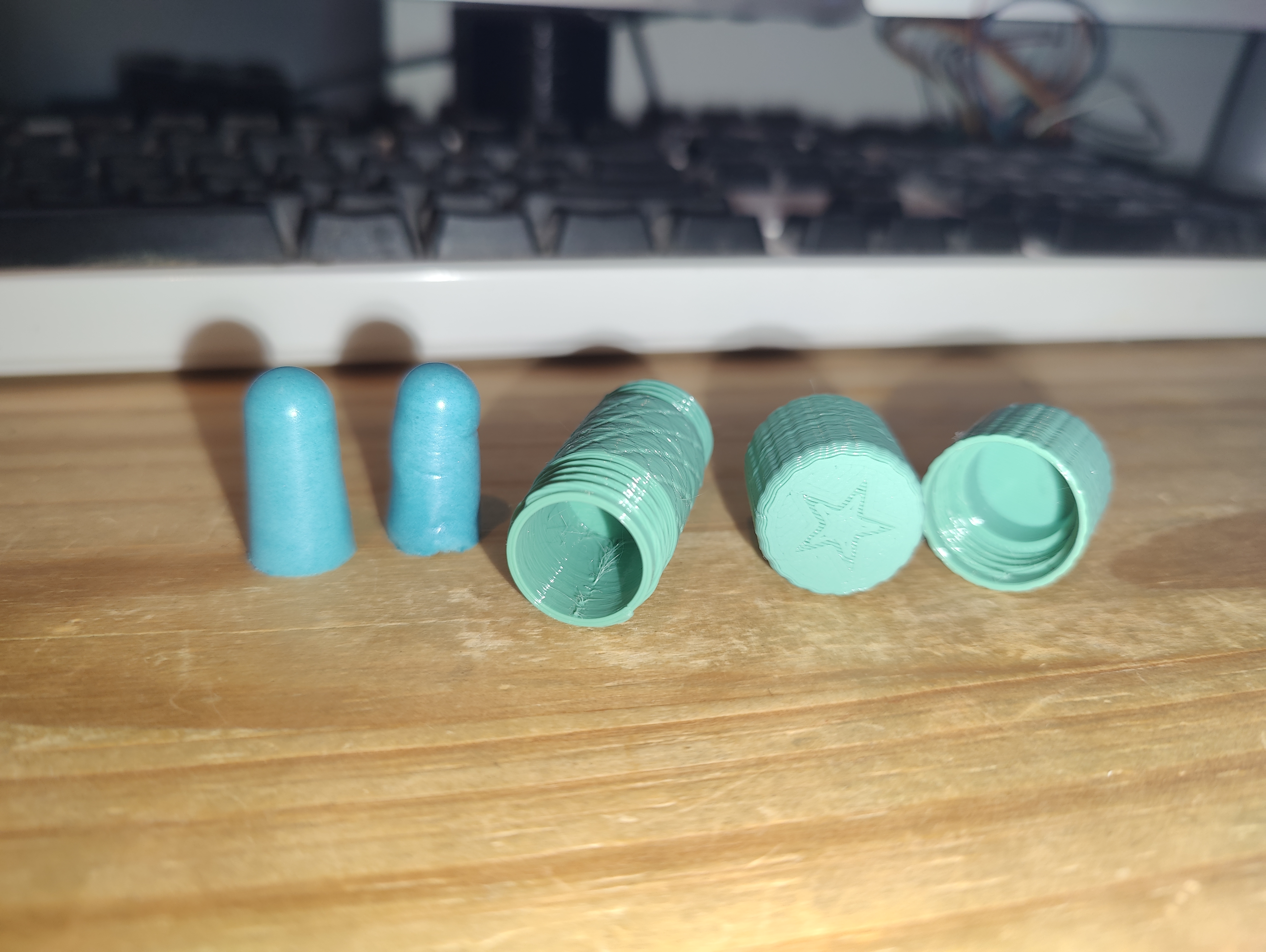 Miniatura 2 do modelo 3D Ear Plug Holder