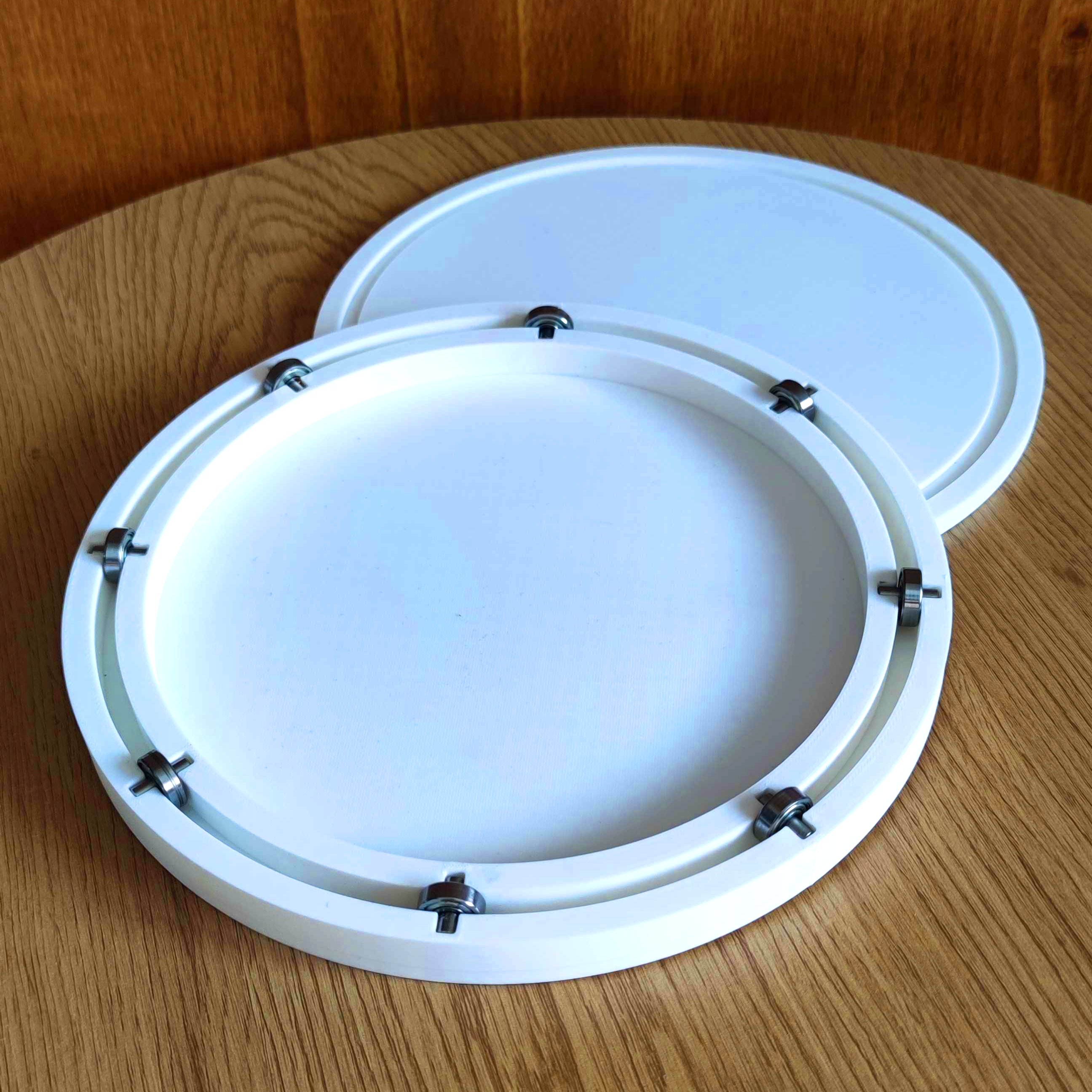 Cake rotating table