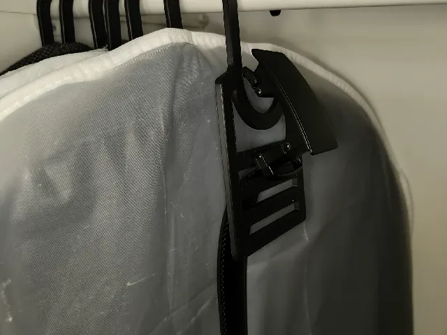 Belt hanger