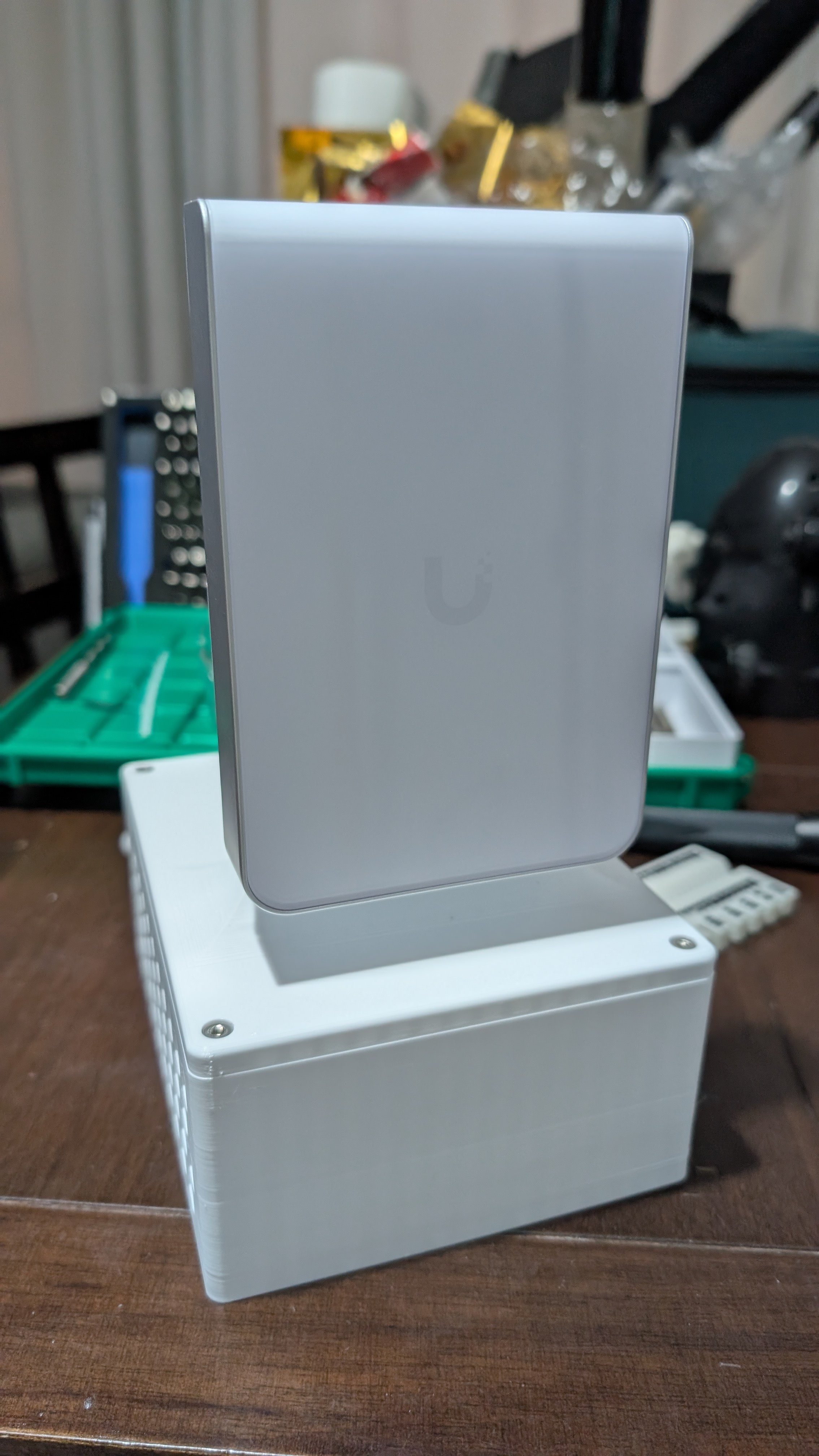 U7 Pro Wall – Desktop Stand + PoE Injector Box — miniatura 15
