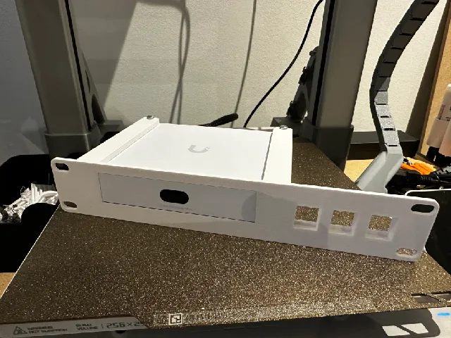 [RE-RE-REMIX] Unifi UCG-Max 10-inch rack mount w. 3 keystones