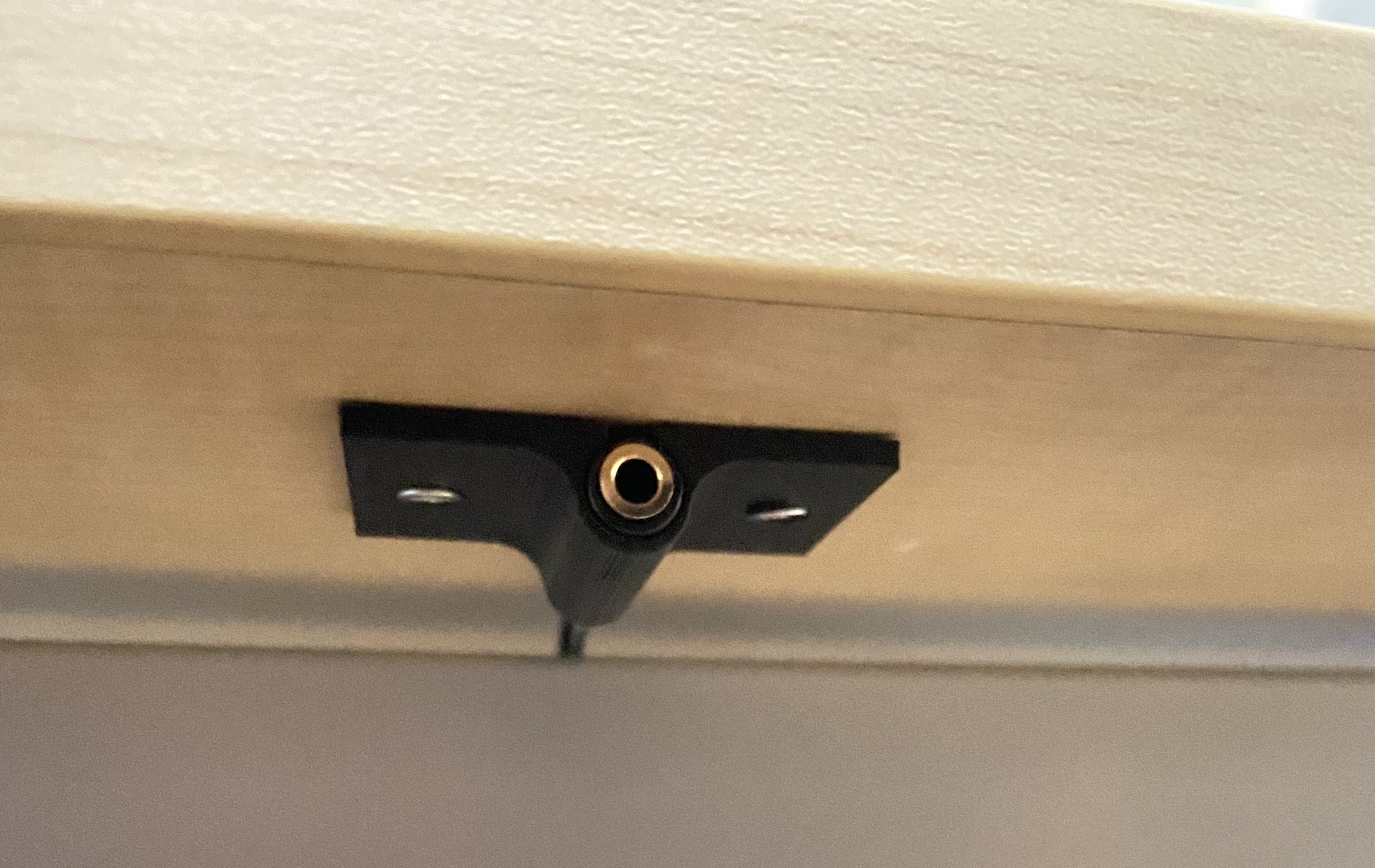 3.5mm Underdesk Headphone mount