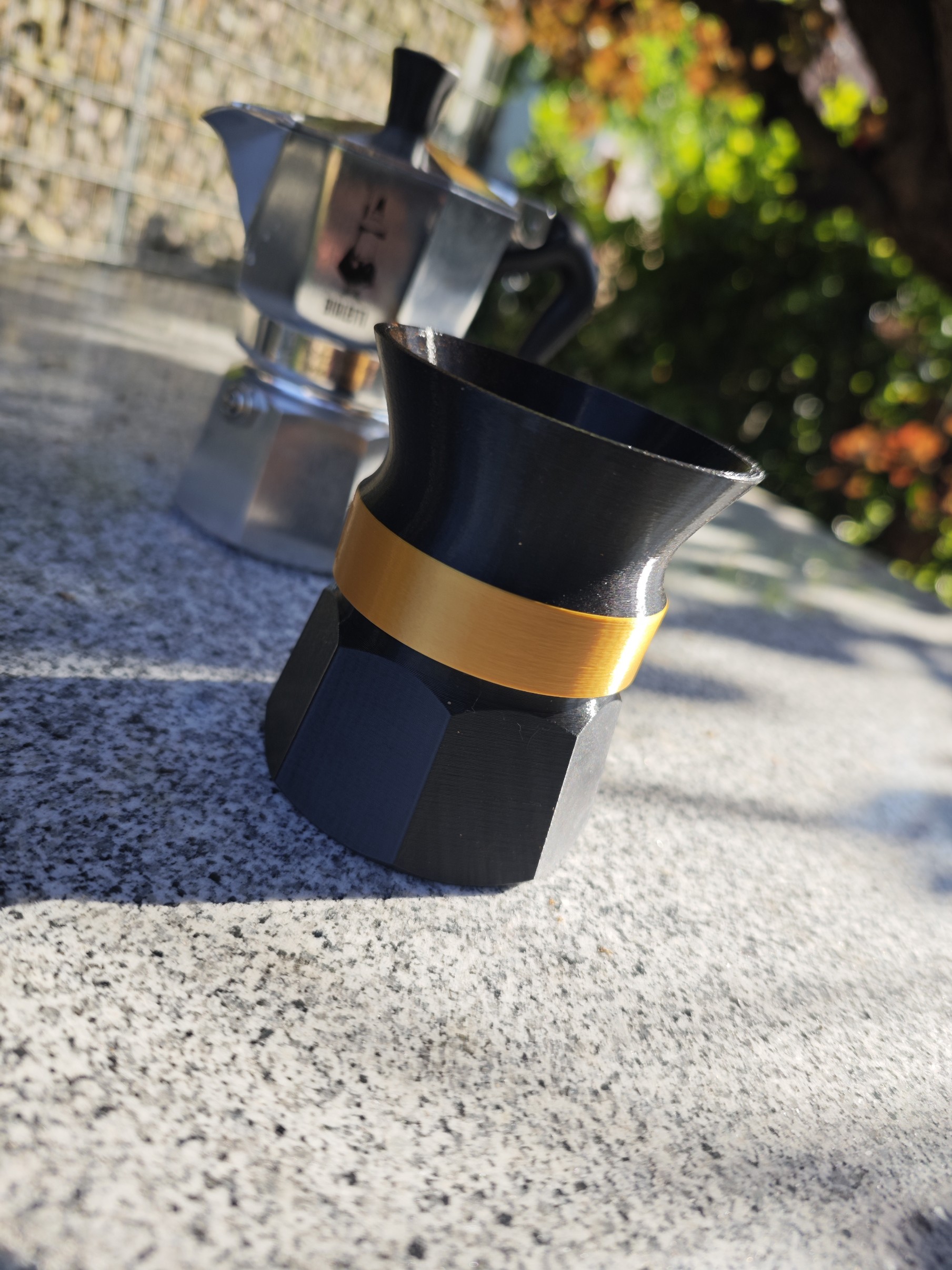 Funnel extension and stand for a two cup Bialetti Moka Express
