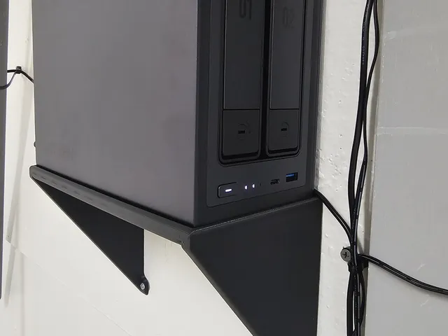 ugreen dxp2800 NAS wall mount