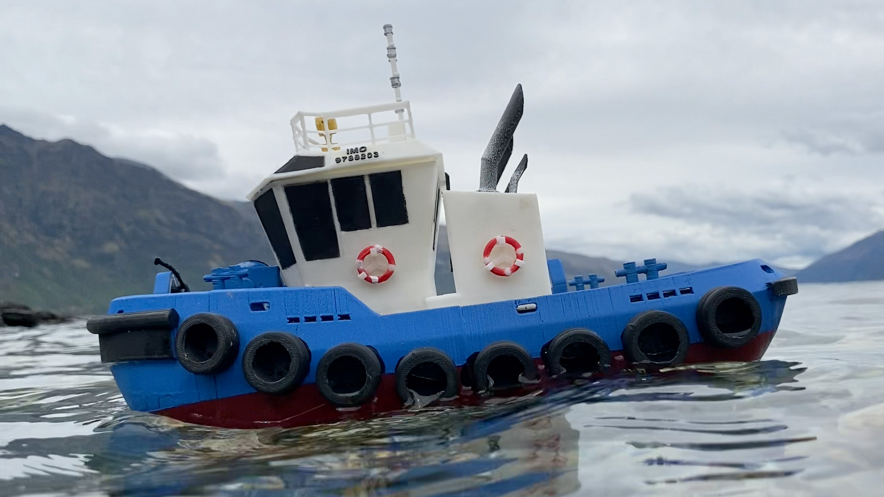 RC Tugboat with Functional Azimuth Thrusters — miniatura 7