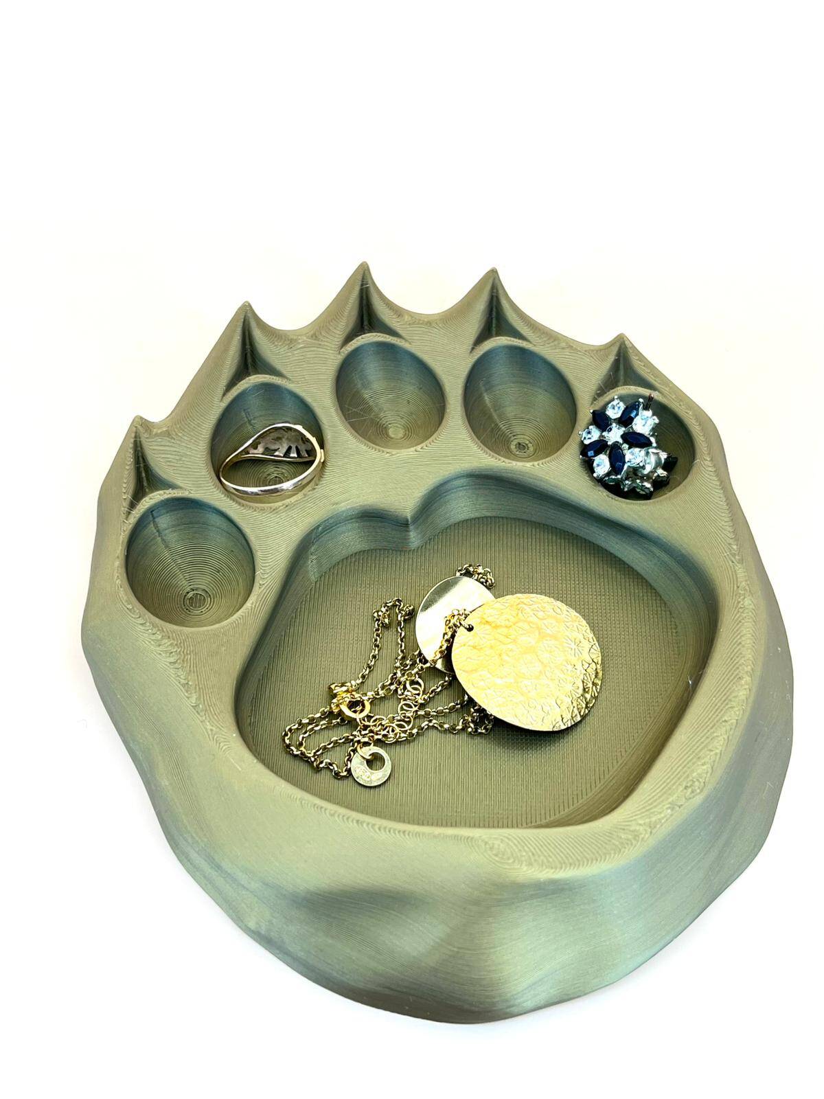 Bear footprint organizer