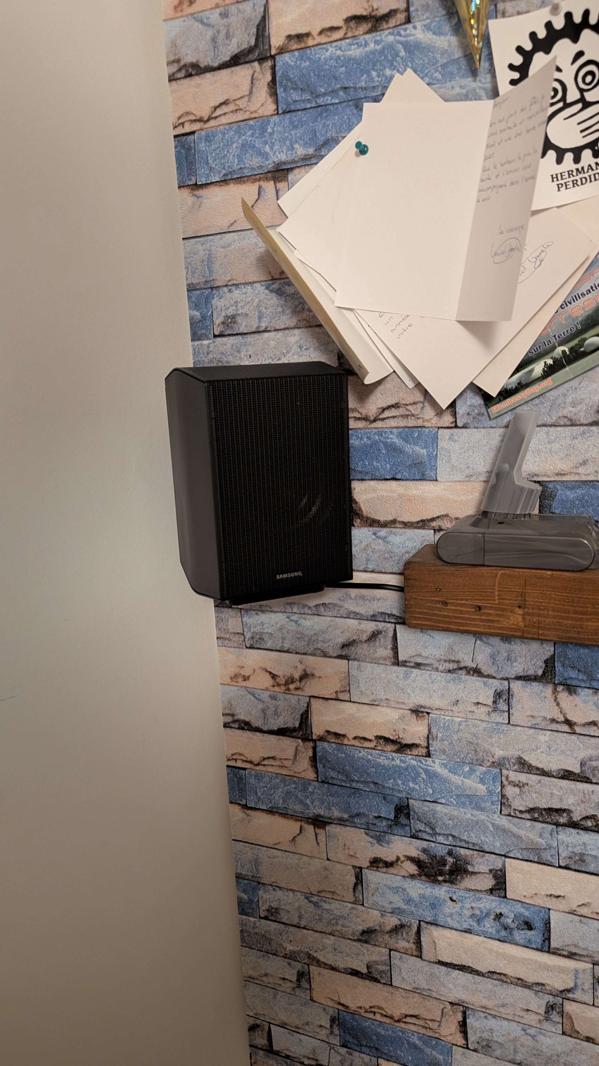 Samsung HW-Q930D rear speakers support