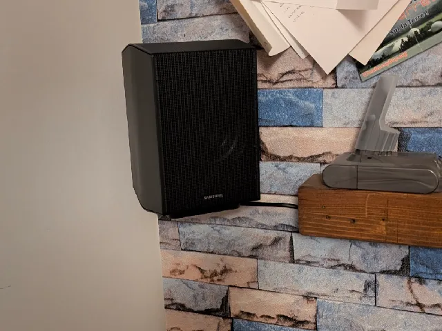 Samsung HW-Q930D rear speakers support