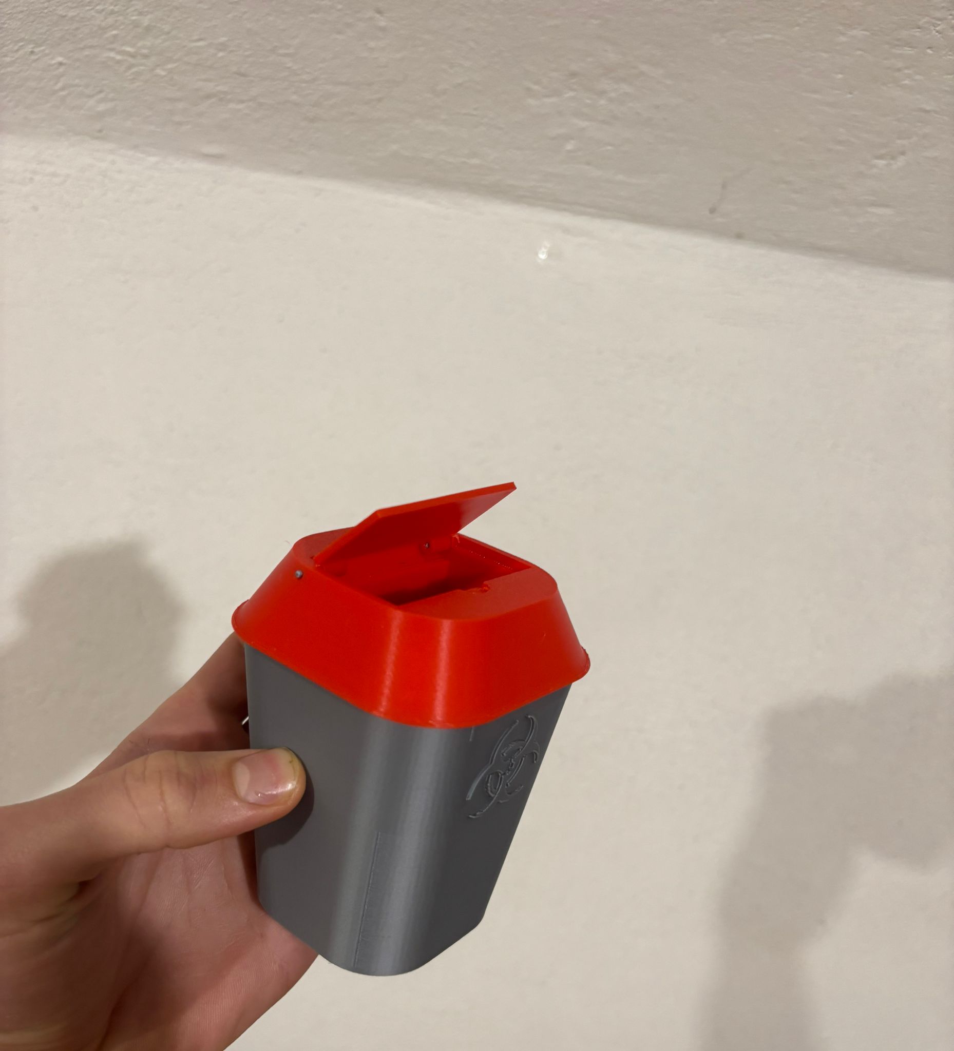 Biohazard container — thumbnail 2