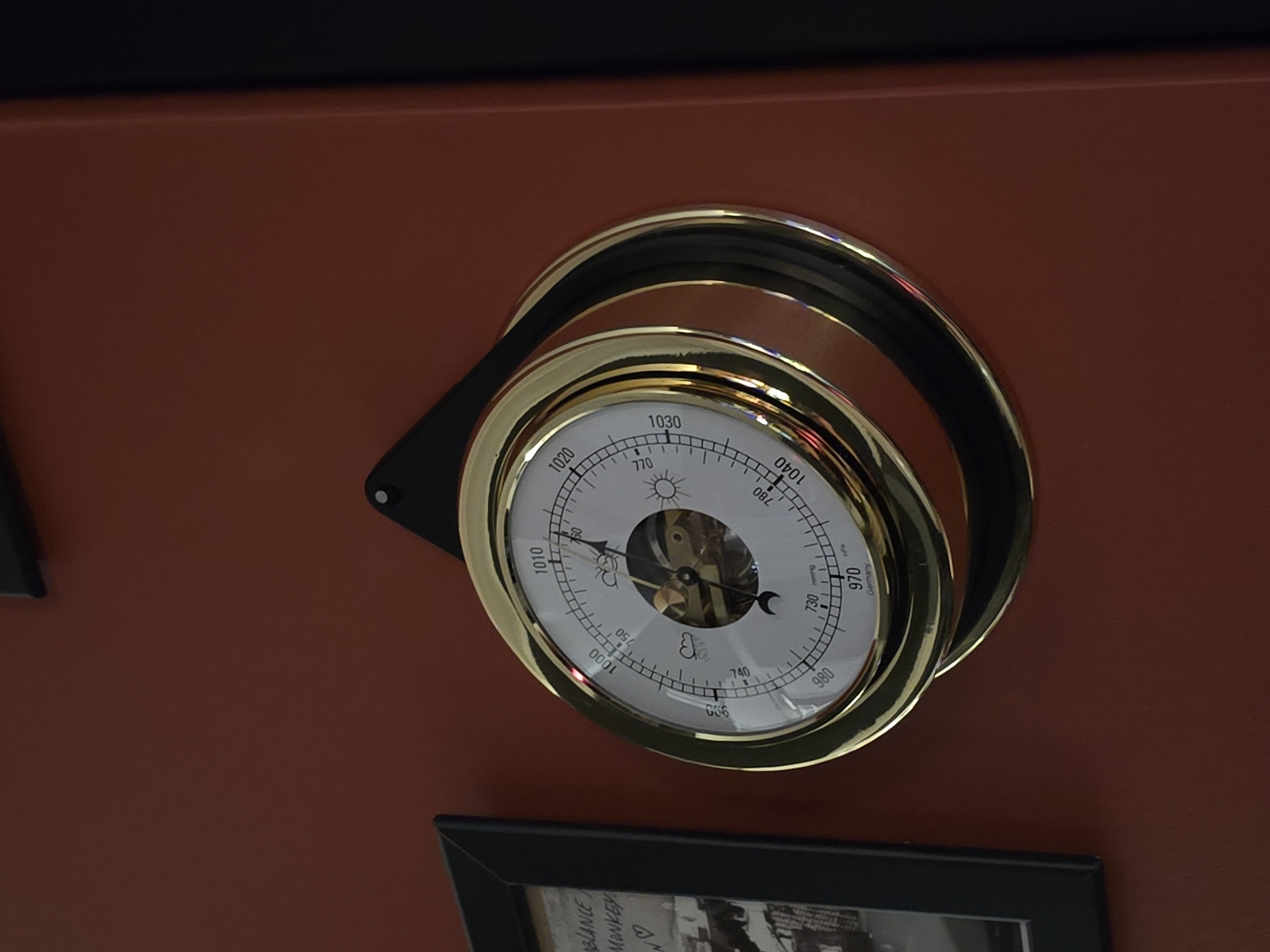 Wall mount for barometer TFA 29.4010